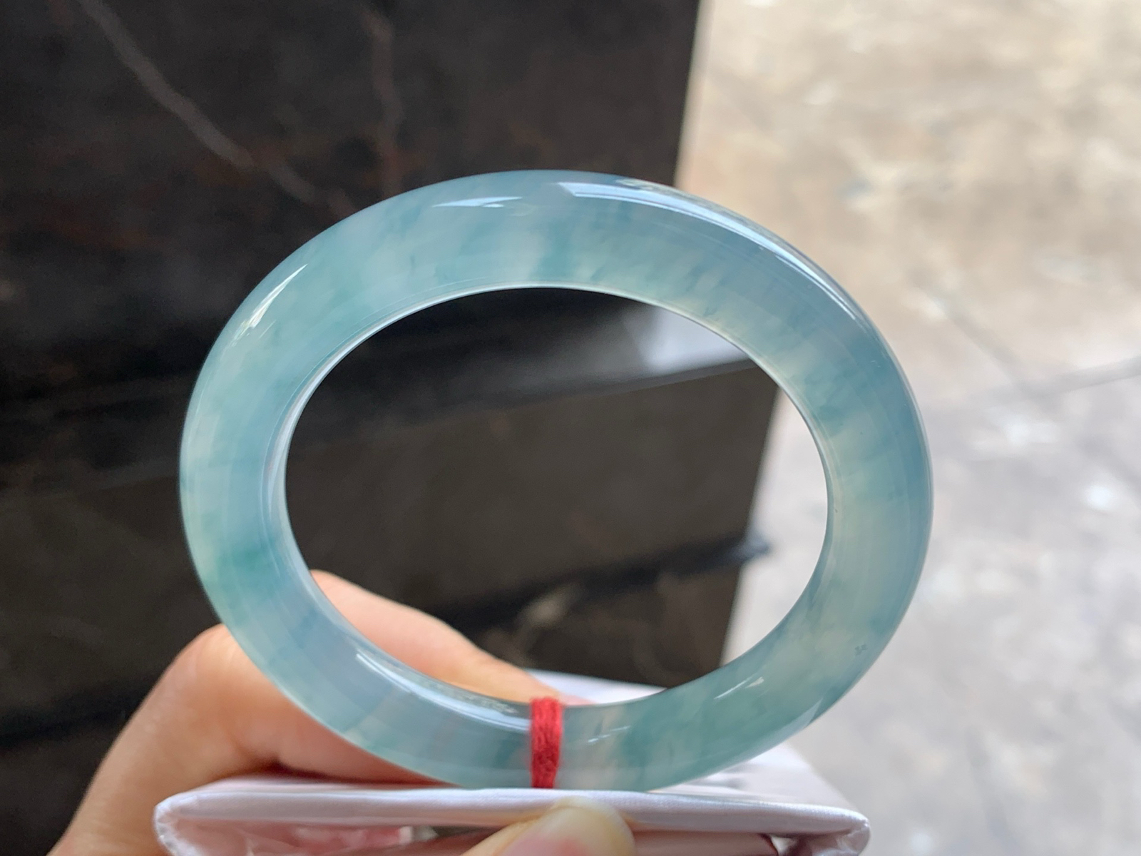 54.5-10.2

冰蓝圆条手镯^_^鲜艳