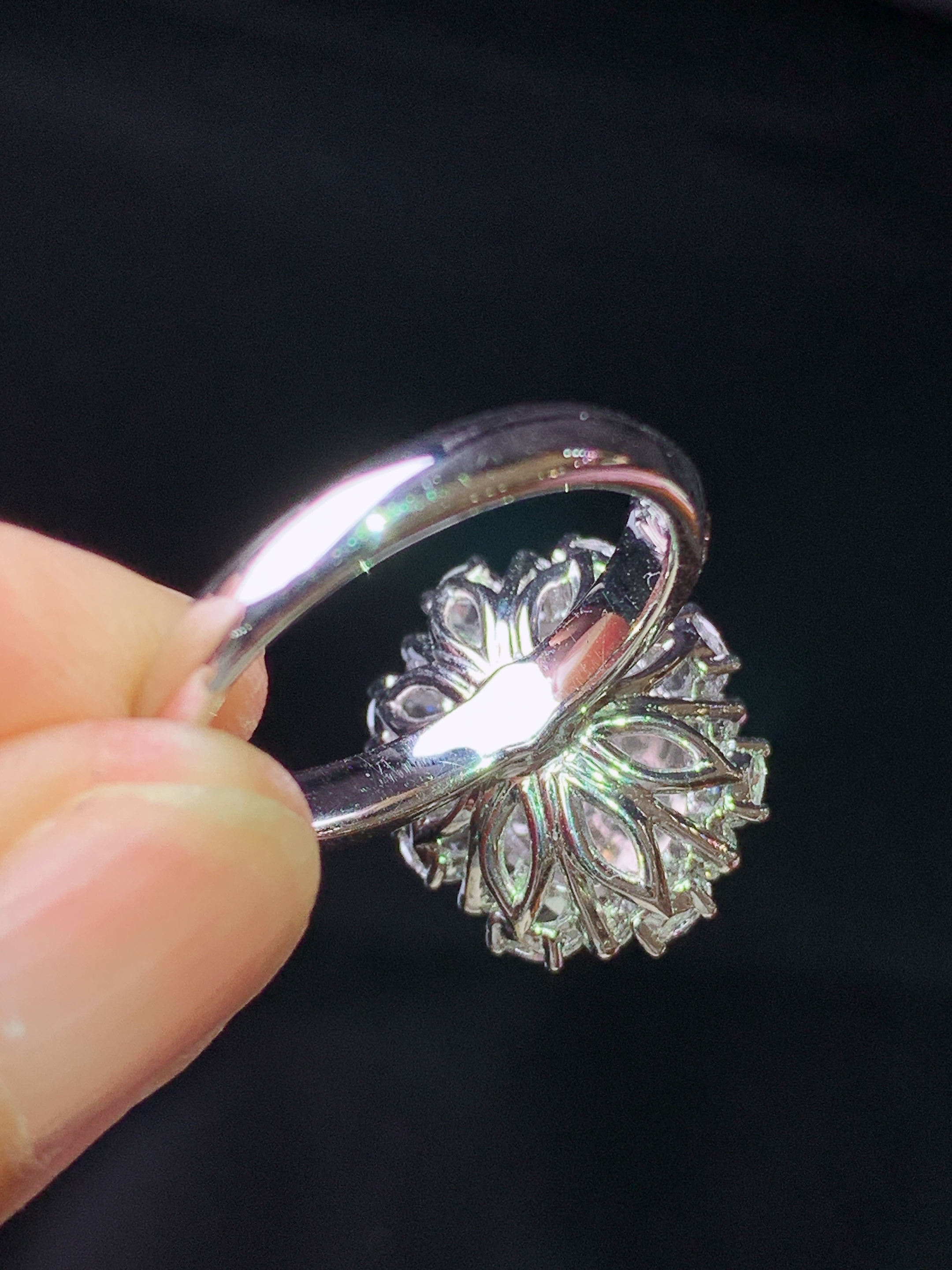 18k金钻镶嵌满绿蛋面戒指 玉质细腻 色泽艳丽清新 水润亮眼 圈口13.5 整体尺寸17*14*10.5m5