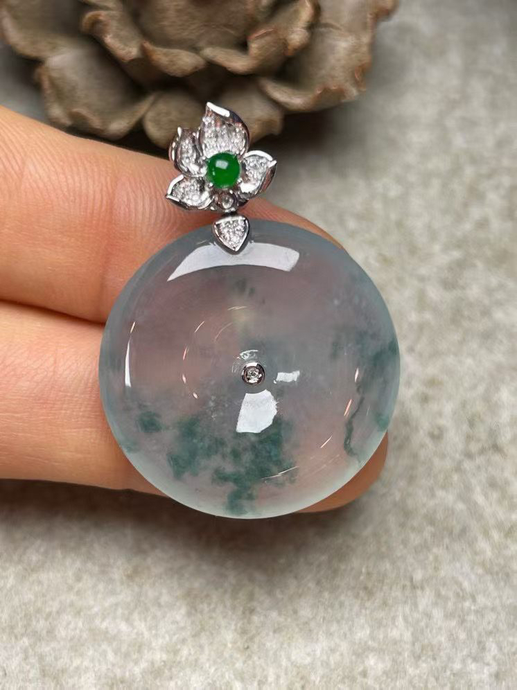 冰种飘花平安扣吊坠、真金真钻镶嵌，种水好，玉质细腻 .裸石尺寸 24.7*