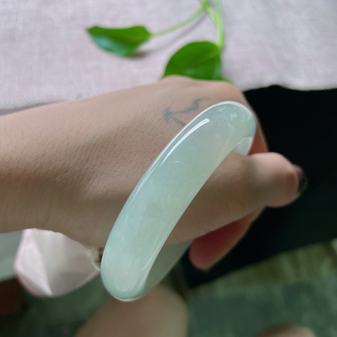 52.3/12.5/8.1，冰晴底正圈，种老，冰为骨，晴为魂。均匀、恬静，如水如天。洒金，ss49515a