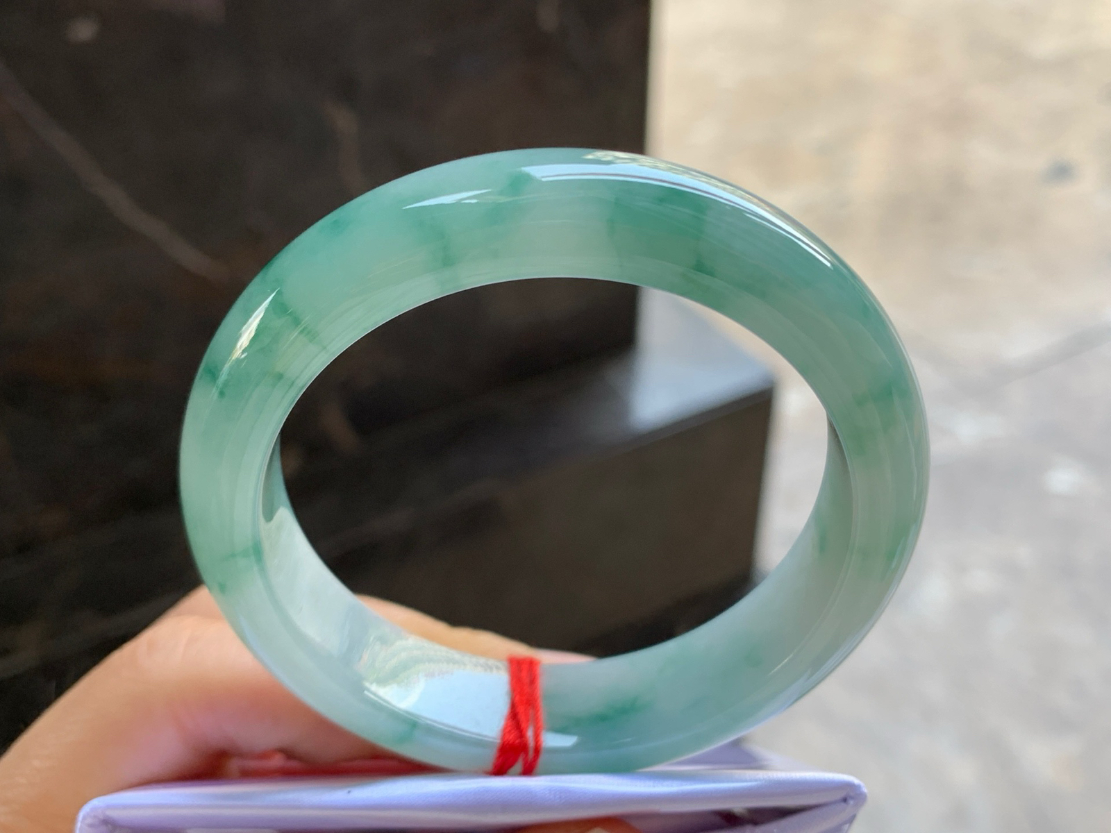 53.5-13.2-8.5

飘花手镯^_^玉质温润