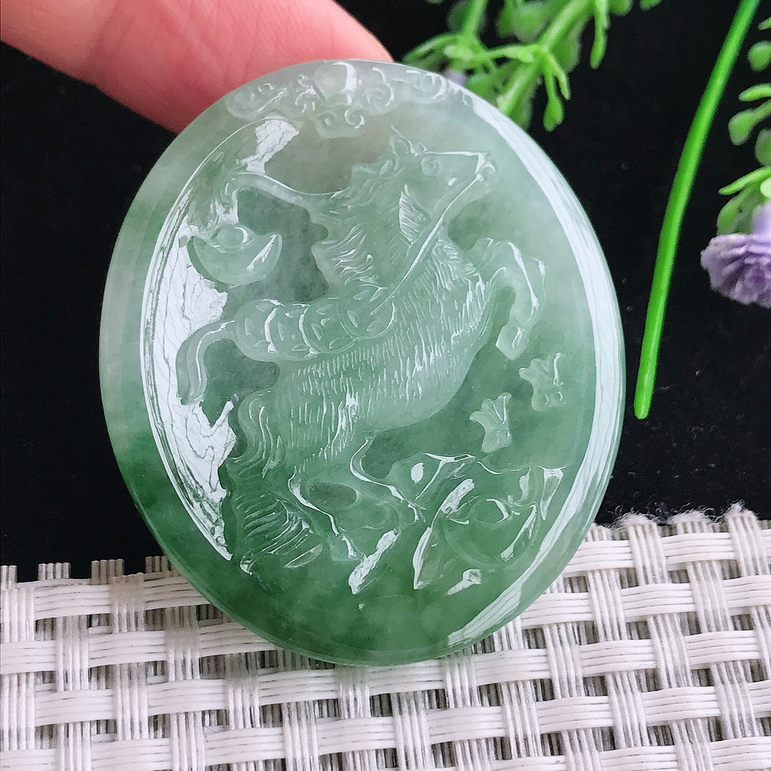 实拍A货翡翠47.3/40.6/5.7老坑冰胶水灵冰晴绿生肖马吊坠翡翠玉挂件马上有钱