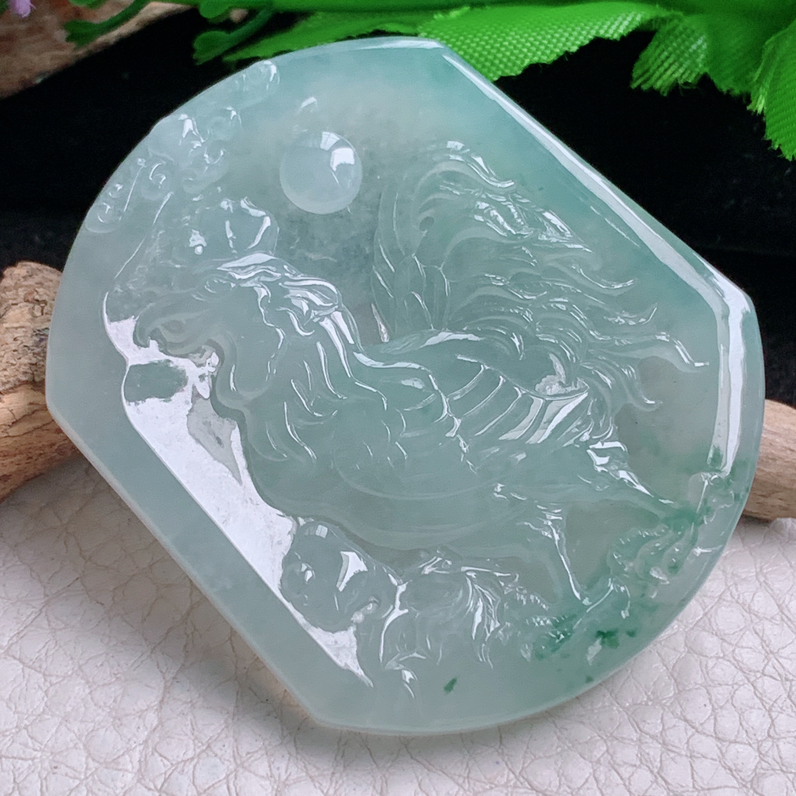 ktj实拍55*47*6天然缅甸翡翠精雕冰飘花立体生肖鸡 金鸡独立玉吊坠