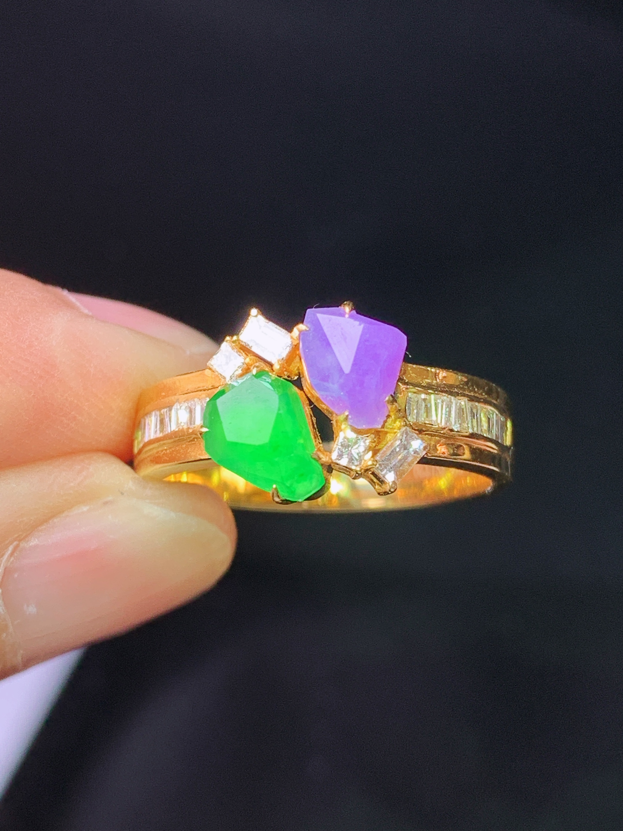 18k金钻镶嵌满绿搭配紫罗兰随形戒指 玉质细腻 色泽艳丽清新 水润亮眼 圈口13.5 整体尺寸6*4