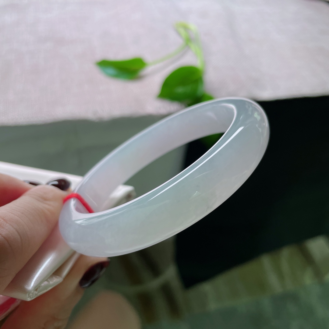 60/12.7/8.5，冰紫正圈，大圈口，把一场关于普罗旺斯的梦，凝练成冰，戴在手上。 从此，远方有了形状。。ss50116a