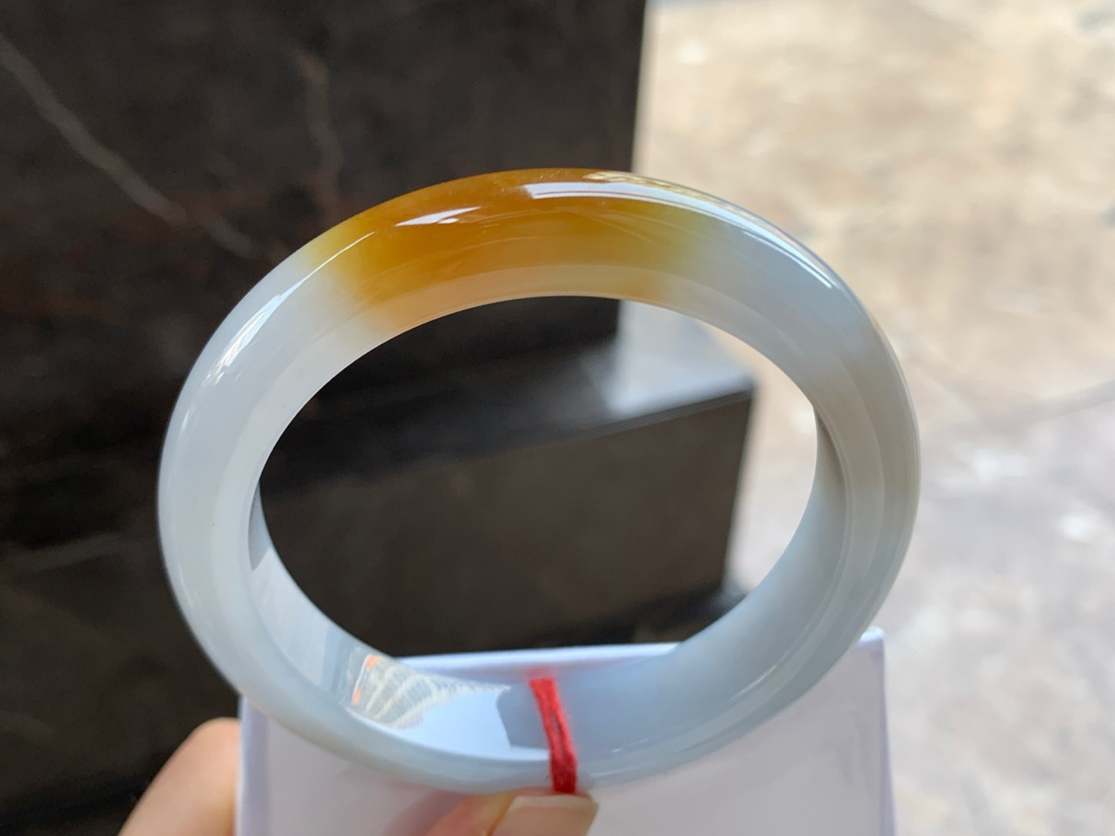 57.5-12.7-8.8

黄翡手镯^_^玉质温润