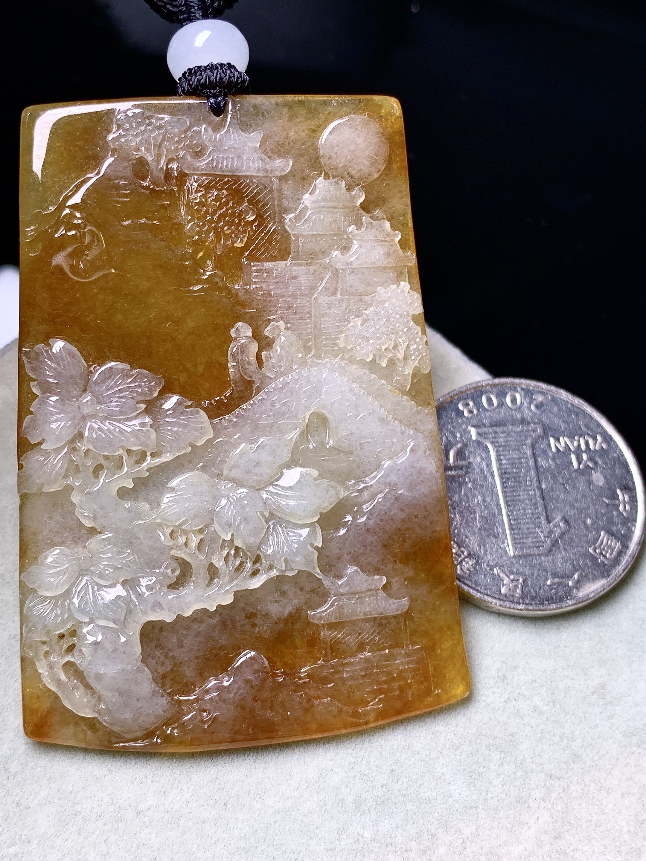 黄翡山水牌子吊坠 玉质细腻 色泽艳丽清新 水润亮眼 整体尺寸57.3*39.8*4.3L1