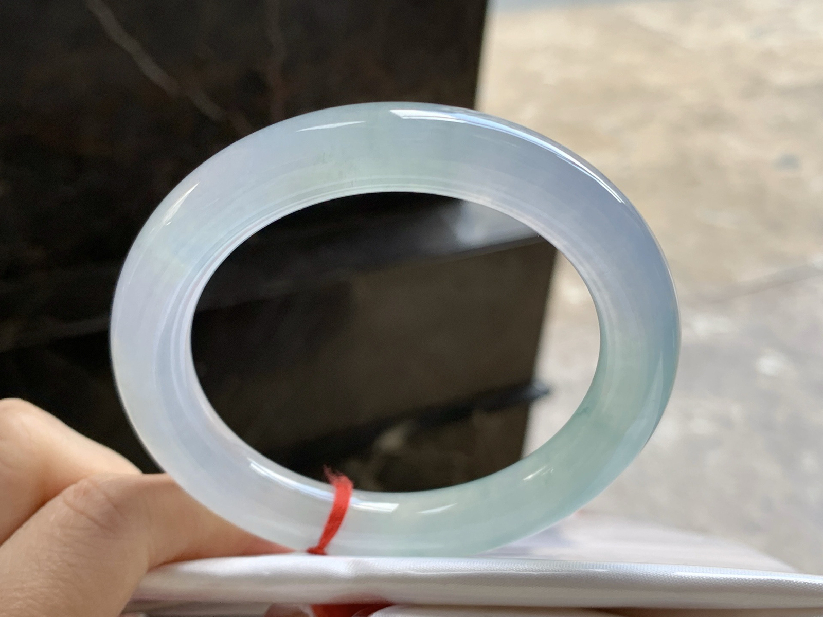 56.5-10.3

冰种圆条手镯^_^透亮