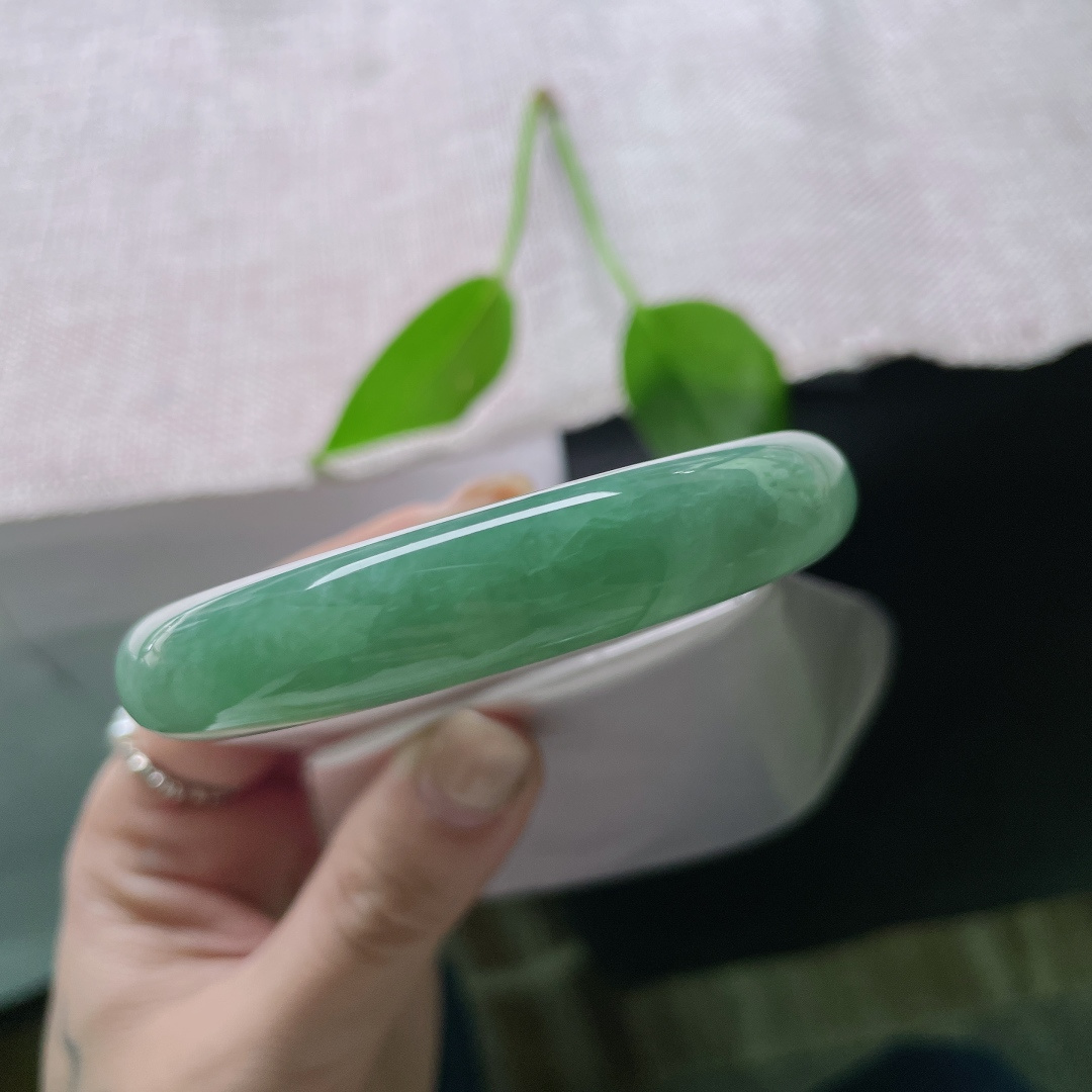 56/12.3/8.1。湖水绿正圈，水头好，是夏日荷塘的风，是雨后竹林的翠。晶体结构，ss50290a