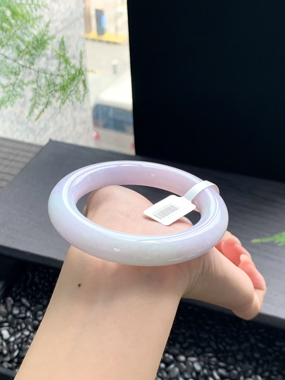 春彩圆条手镯那柔美的紫色，不张扬，低调奢华，举手投足间都散发着迷人的魅力55-12-12mm