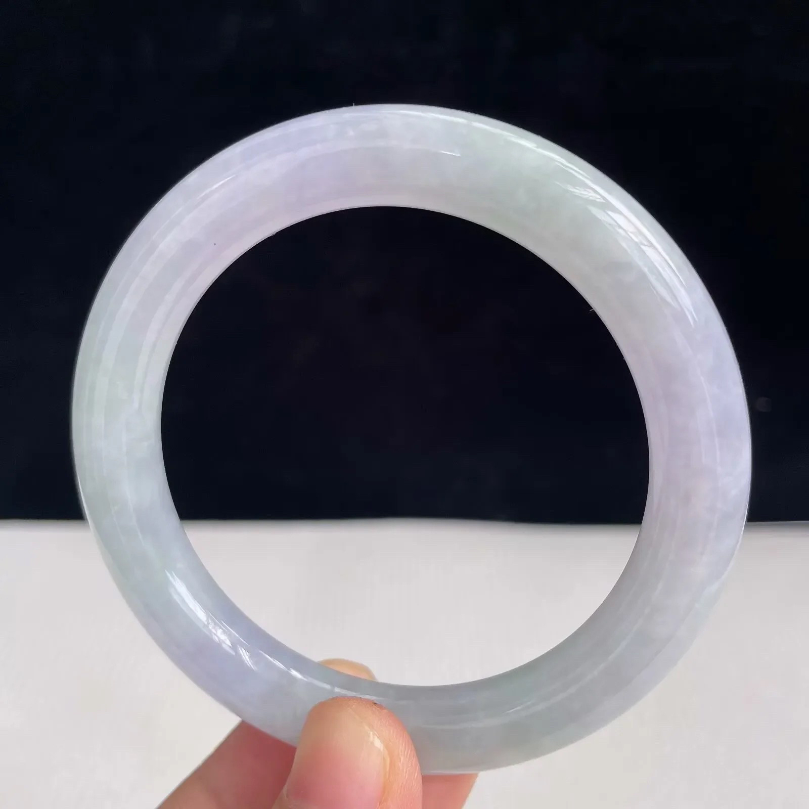 53圈口 自然光拍摄天然翡翠A货春彩圆条玉手镯 44.27克