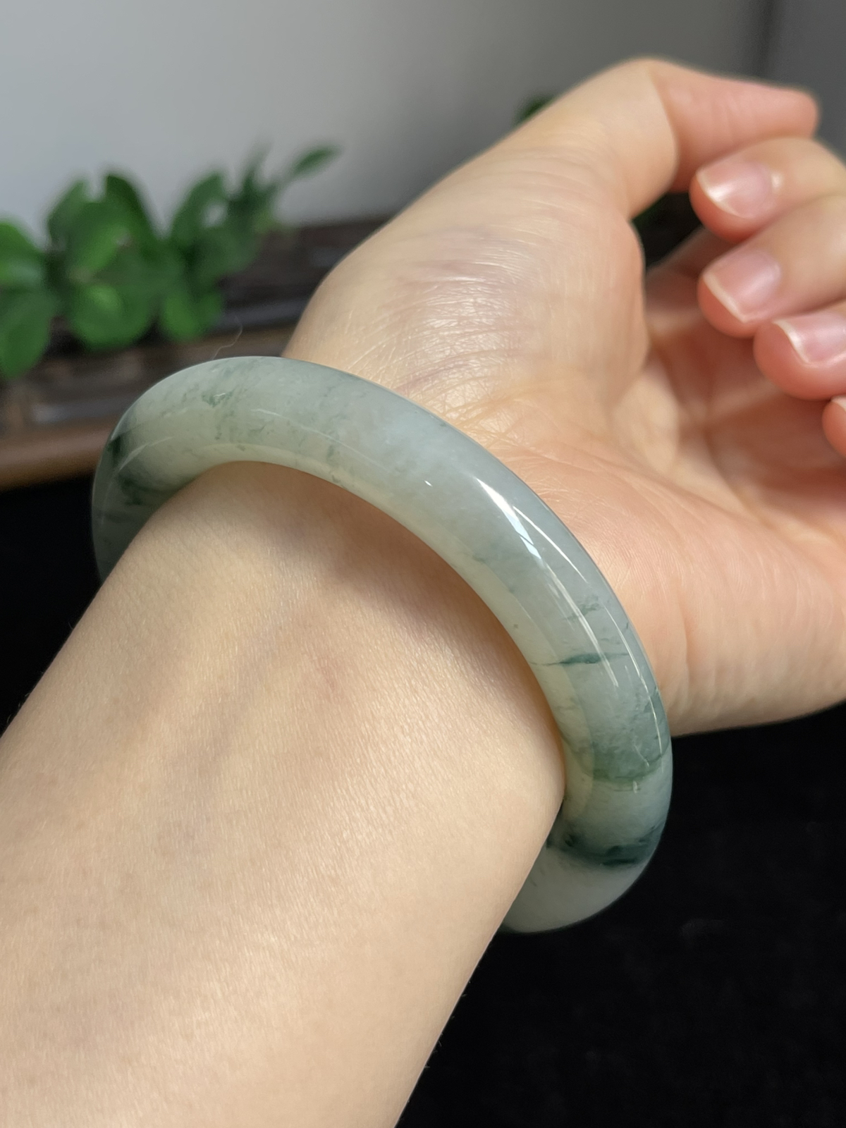 圆镯54.5圈口，翡翠手镯