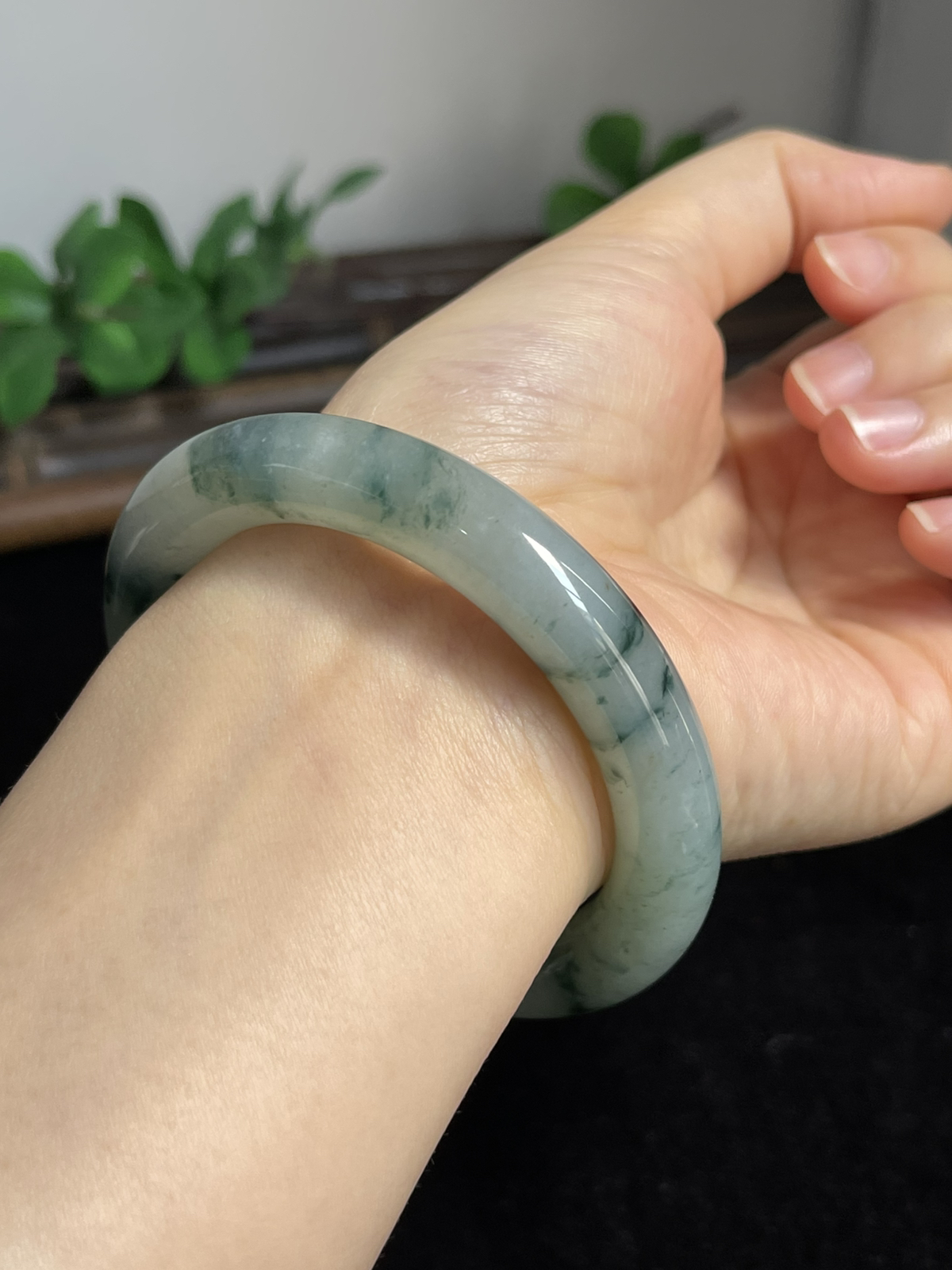 圆镯54.5圈口，翡翠手镯