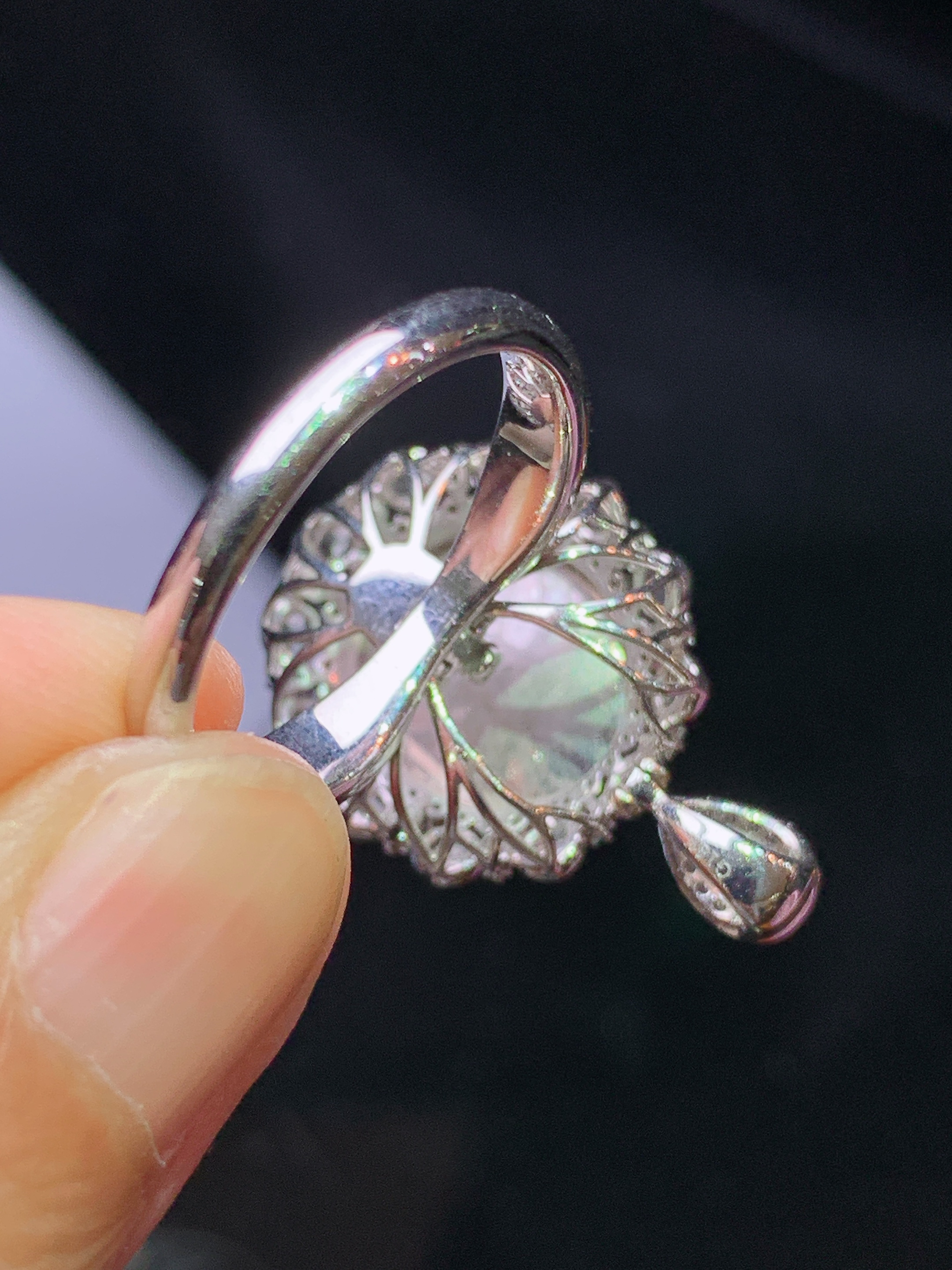 18k金钻镶嵌翠绿蛋面戒指吊坠两用款 玉质细腻 色泽艳丽清新 水润亮眼 圈口14 整体尺寸24.5*16.3*11.6k1