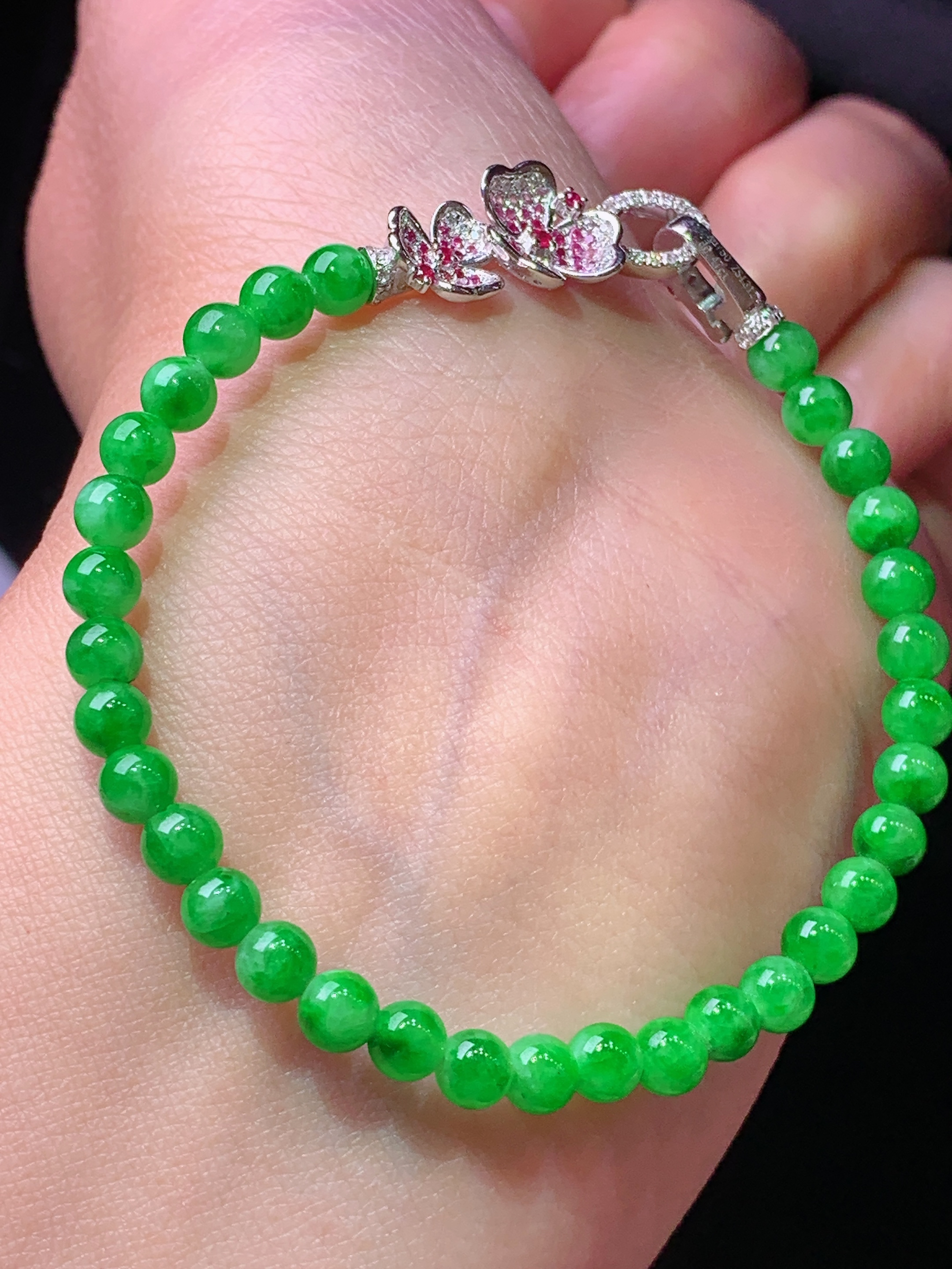 18k金钻镶嵌满绿圆珠手链 玉质细腻 色泽艳丽清新 水润亮眼 整体尺寸4.2