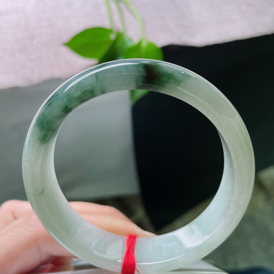 55.7/14.5/7.3，飘花正圈，宽版大气，玉润生花，腕间清风，低调却很有质感。棉线，ss493