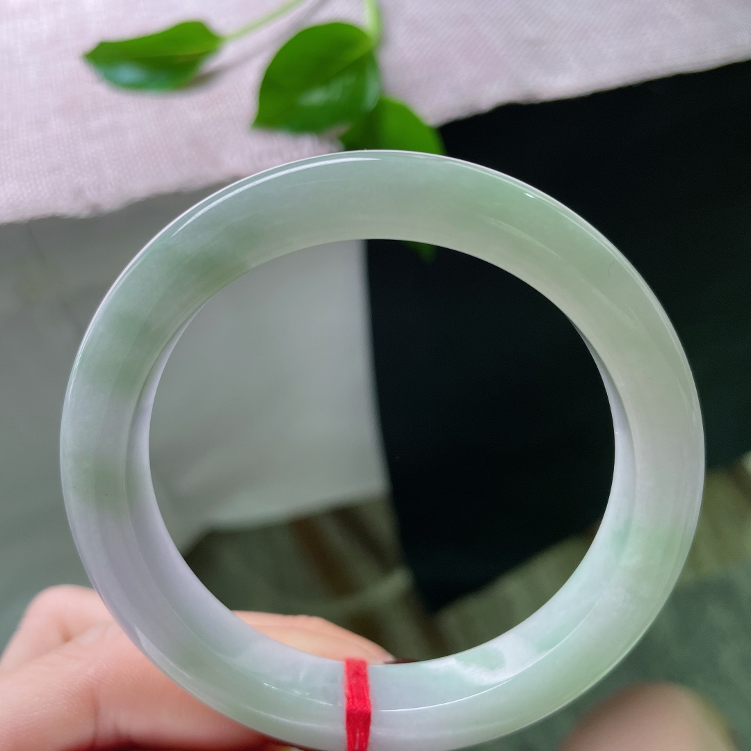 56.8/10.5/8.3，春彩正圈，水头好，莹润细腻，干净，绰约多姿，ss50096a