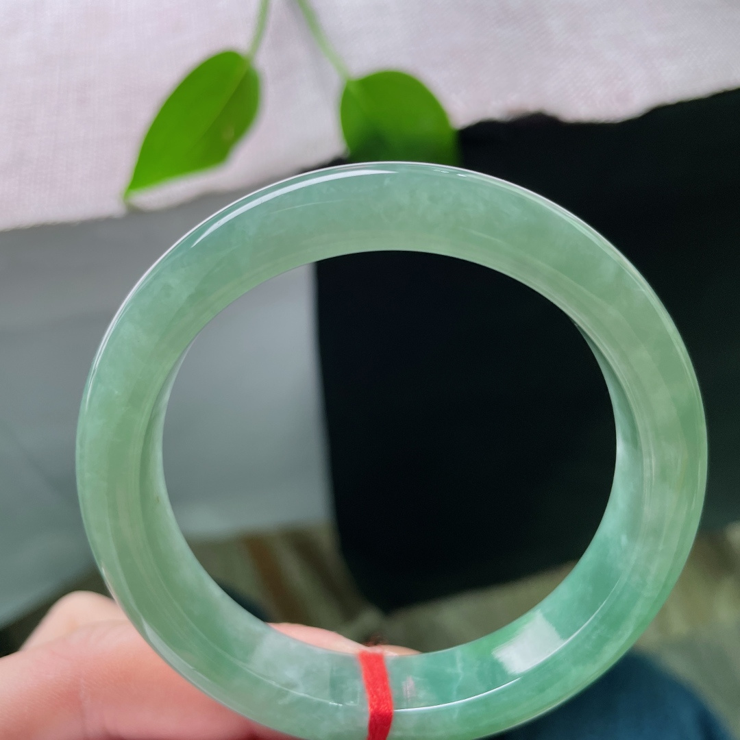 56/12.3/8.1。湖水绿正圈，水头好，是夏日荷塘的风，是雨后竹林的翠。晶体结构，ss50290a