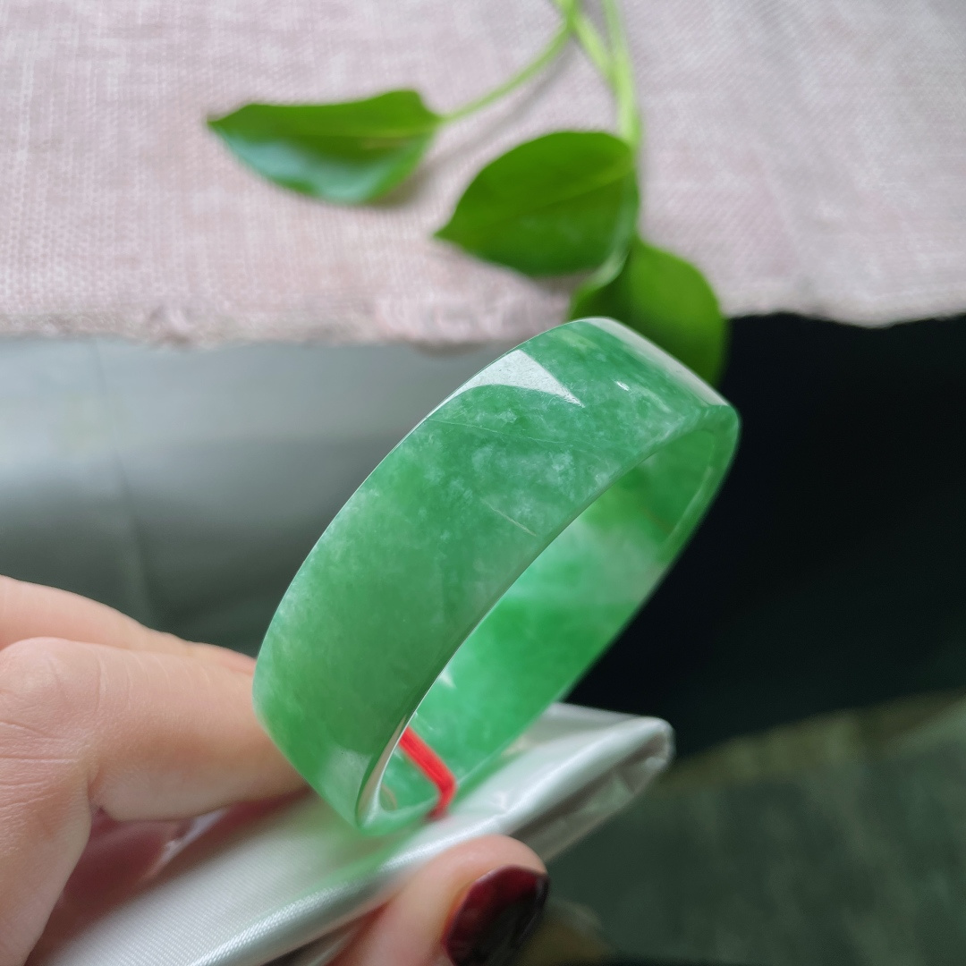 50.6/15.3/4.1绿底中福，方镯，小手福利，绿意盎然，圈住一整个春天，水润，皮纹，ss50213a