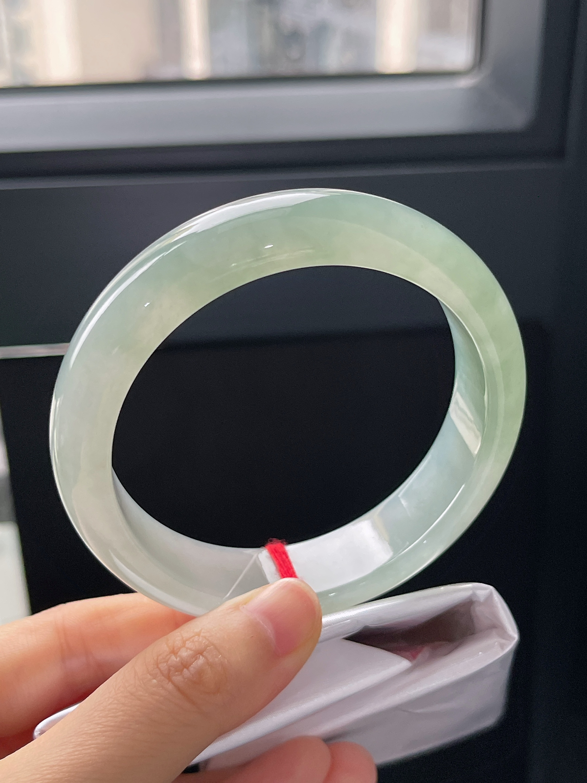 正圈60.8圈口，翡翠冰糯种淡绿色手镯