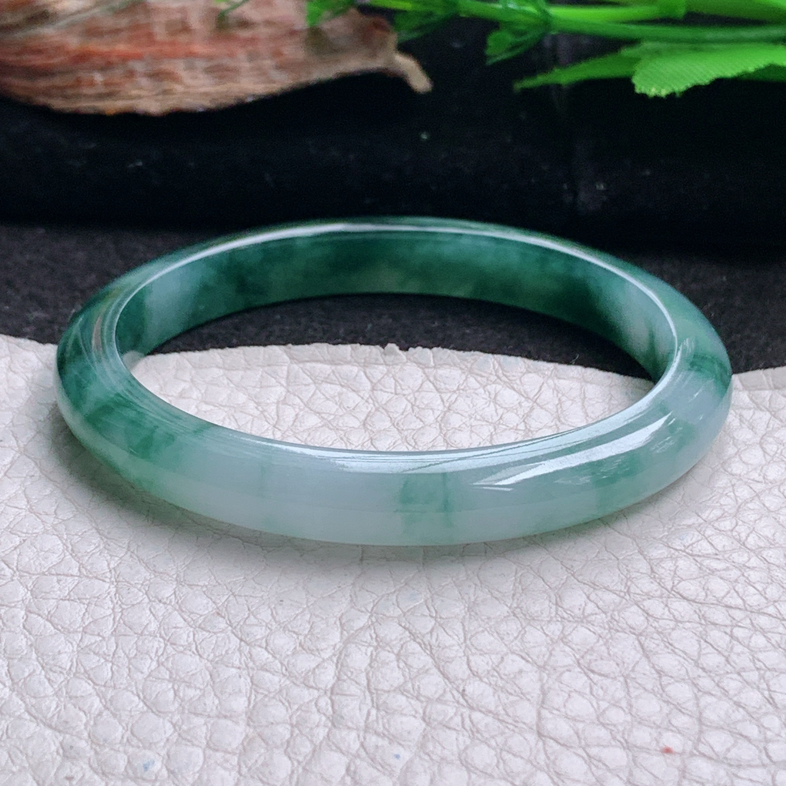 js小圈口53*46.3*8*6.4贵妃镯 天然翡翠a货手镯冰飘花秀气蛋形玉镯子