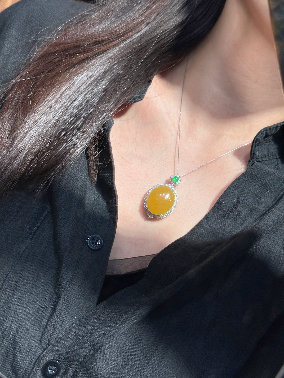 黄翡·蛋面
18K黄翡大蛋面，暖光凝金，贵气十足