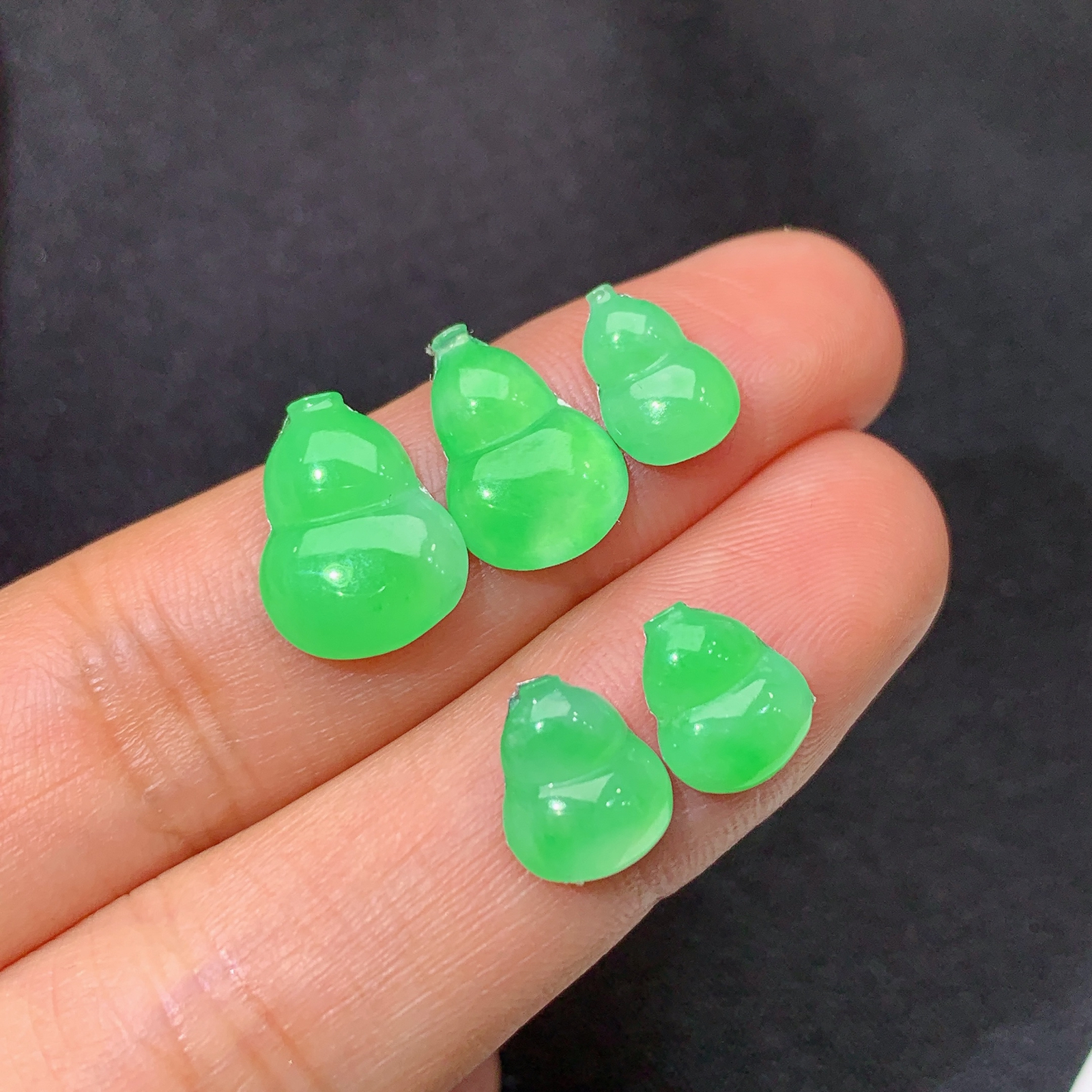 冰翠绿葫芦一手，镶嵌佳品，冰润细腻，种水足，Ht 尺寸12.2*9.2*2.2