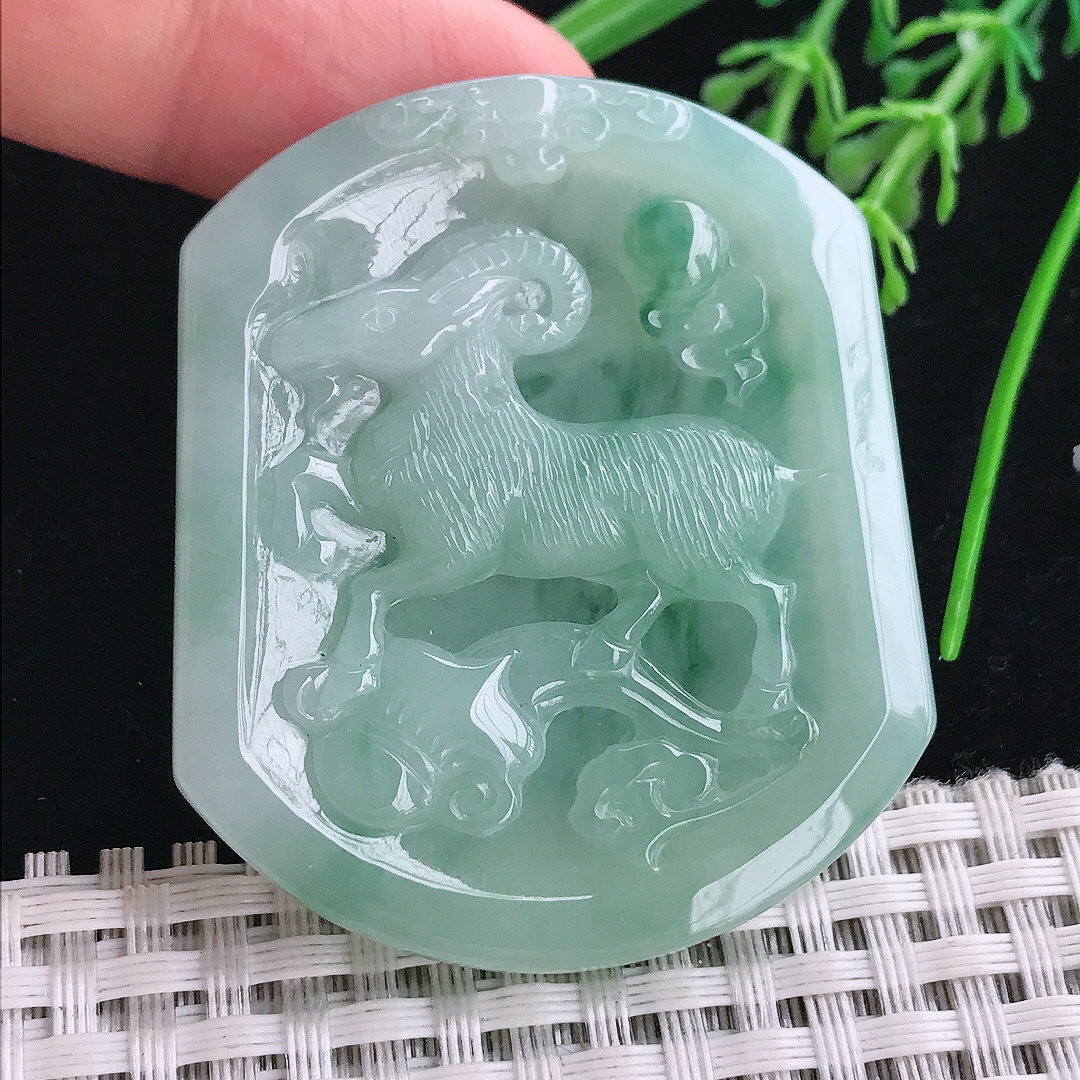实拍A货翡翠50.5/43/5.6老坑冰润起胶冰晴生肖羊吊坠翡翠玉牌挂件
