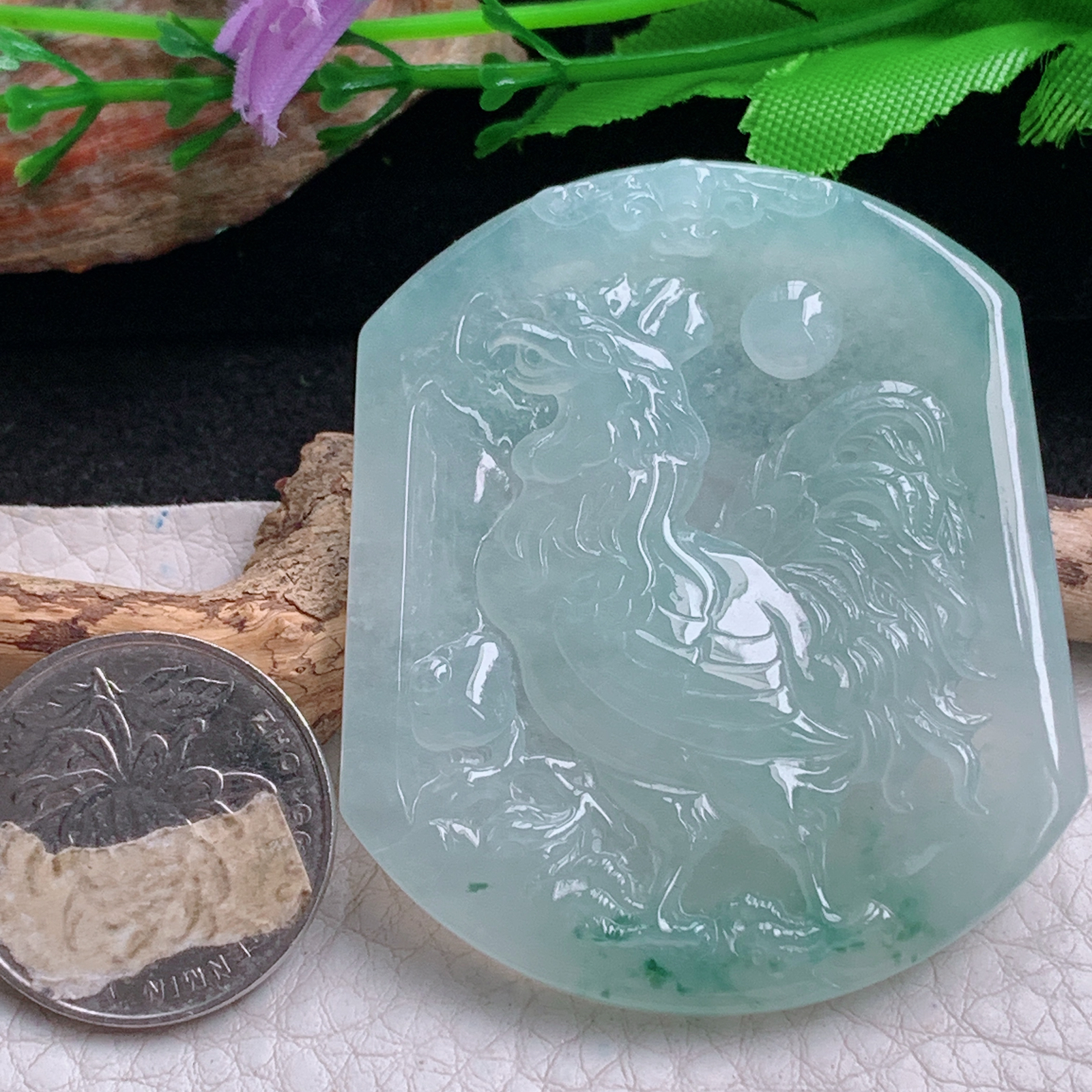 ktj实拍55*47*6天然缅甸翡翠精雕冰飘花立体生肖鸡 金鸡独立玉吊坠