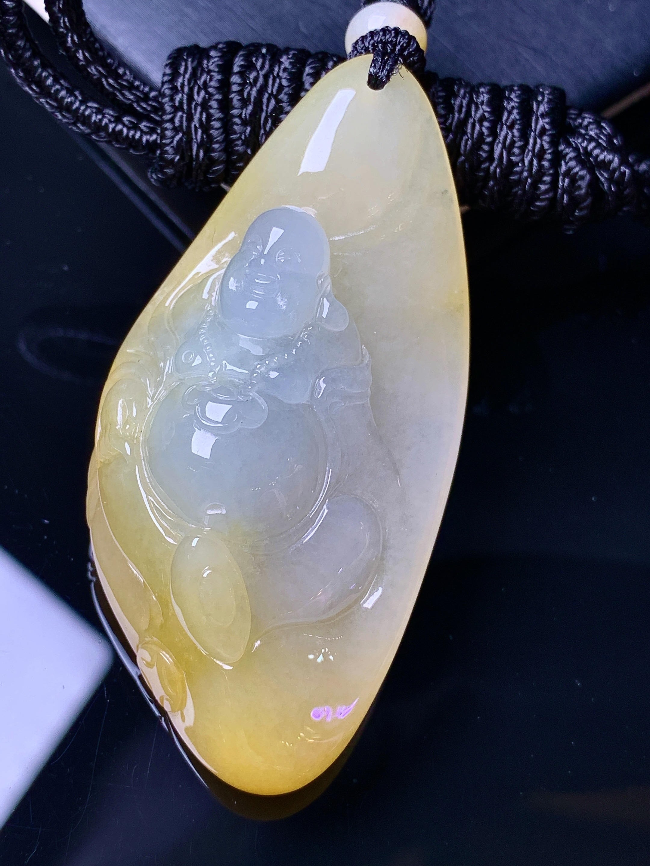 黄翡逍遥佛公吊坠 玉质细腻 色泽艳丽清新 水润亮眼 整体尺寸57.8*29.2*16.3L1