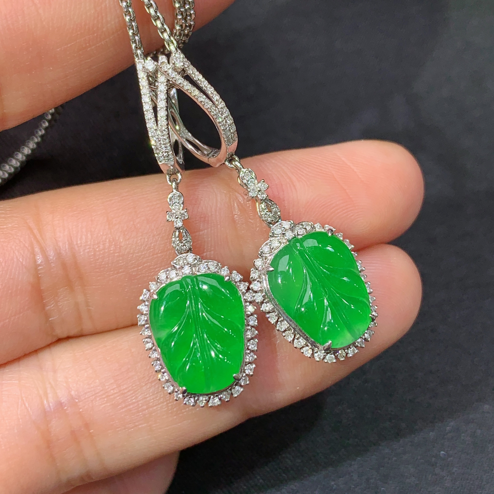 冰阳绿树叶耳坠，18k金镶嵌，款式新颖，冰润色阳，种水足，Dgj 尺寸11.6*8.9*2