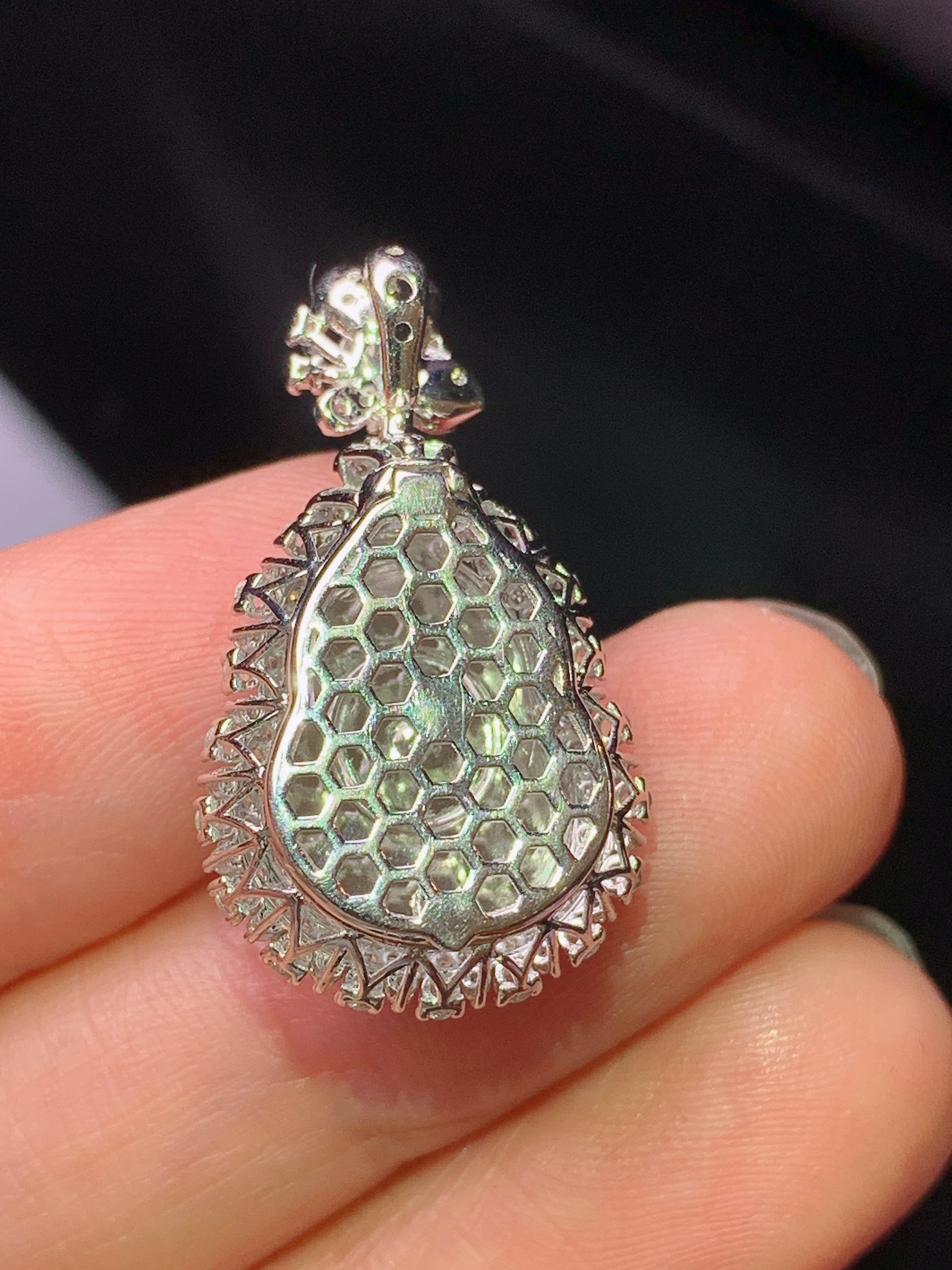 18k金钻镶嵌黄翡葫芦吊坠 玉质细腻 色泽艳丽清新 水润亮眼 整体尺寸27*15.5*9.8k1