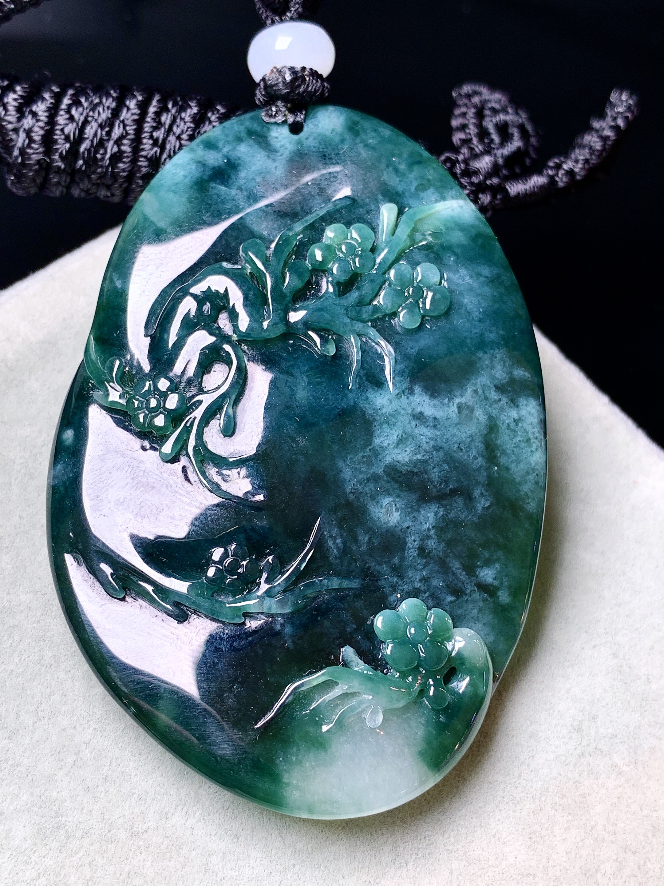 墨翡狮子头吊坠 玉质细腻 色泽艳丽清新 水润亮眼 整体尺寸57.3*38.5*10L1