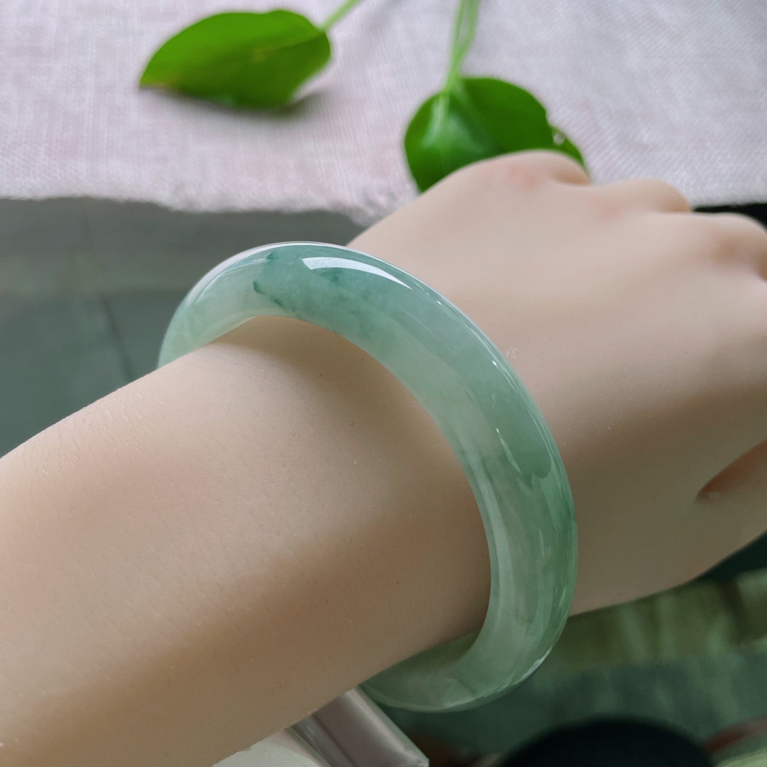 55.7/12.2/8.3飘花正圈，釉洁，种老，蓝底藏花，温润入心。，ss49360a