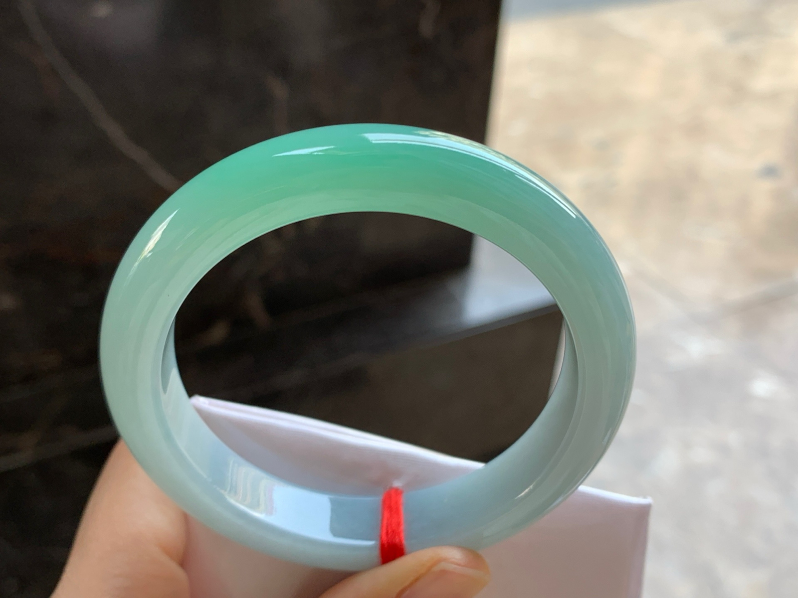 57-12.5-8.9

晴绿手镯^_^鲜艳 玉质温润