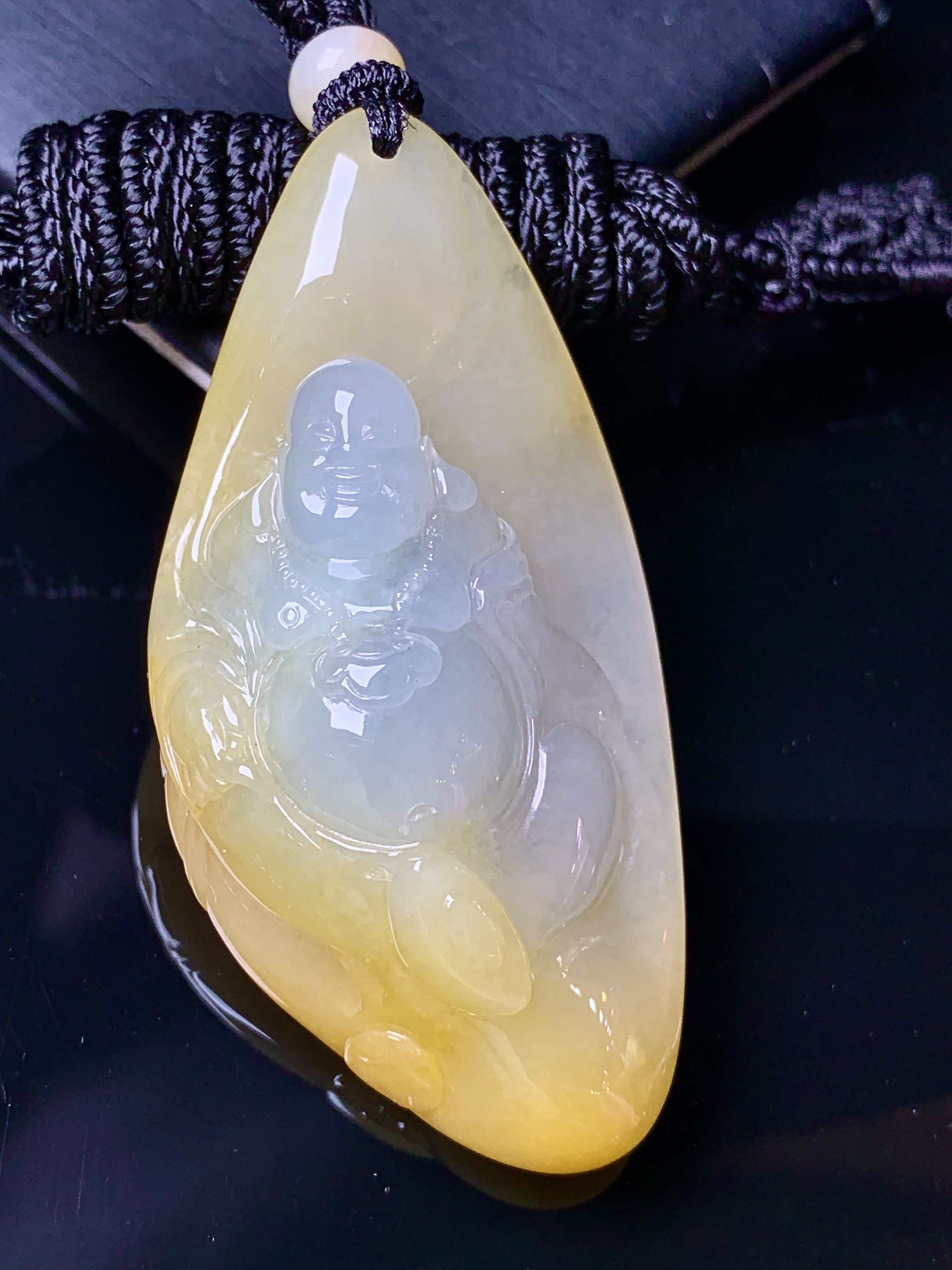 黄翡逍遥佛公吊坠 玉质细腻 色泽艳丽清新 水润亮眼 整体尺寸57.8*29.2*16.3L1