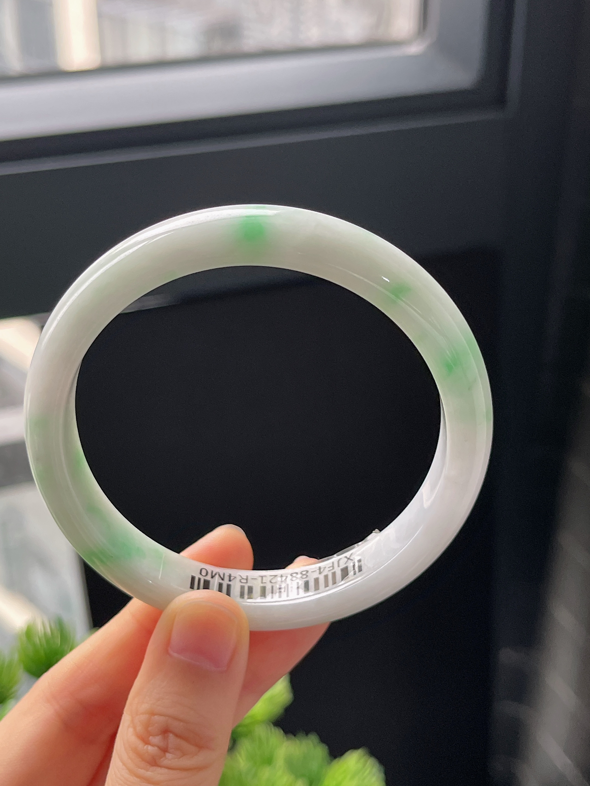 正圈59圈口，翡翠糯化种飘绿白底青手镯