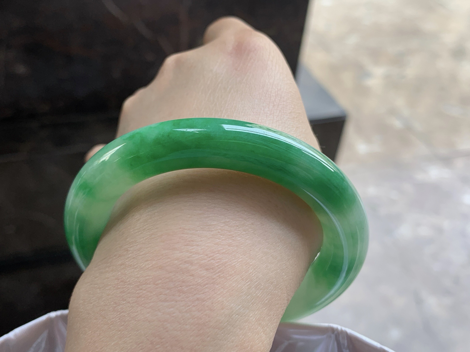 55-11

阳绿色圆条手镯^_^鲜艳