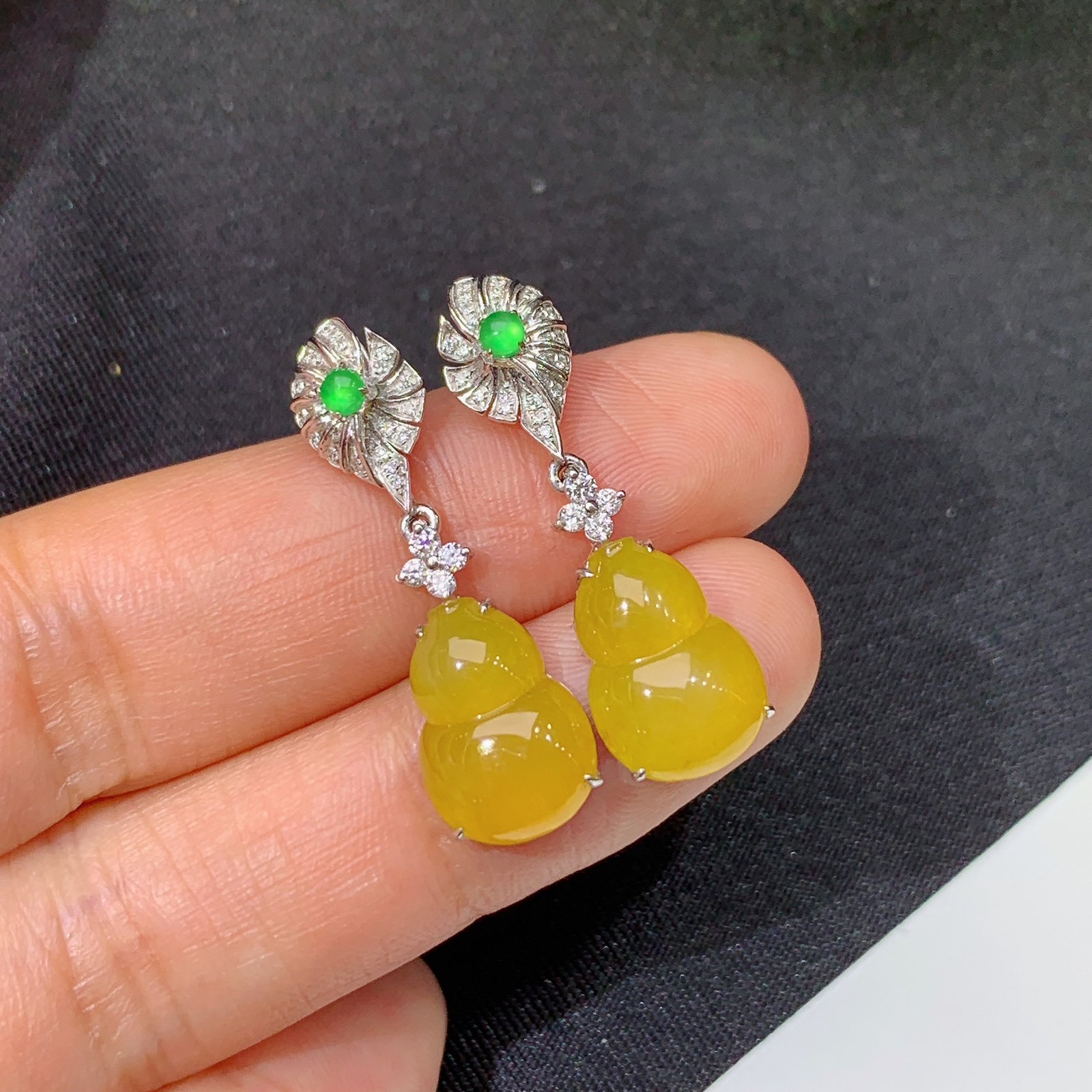 冰黄翡葫芦耳坠，18k金镶嵌，简约时尚，冰润鲜艳，种水足，Jz 尺寸12.3*8.6*3.3