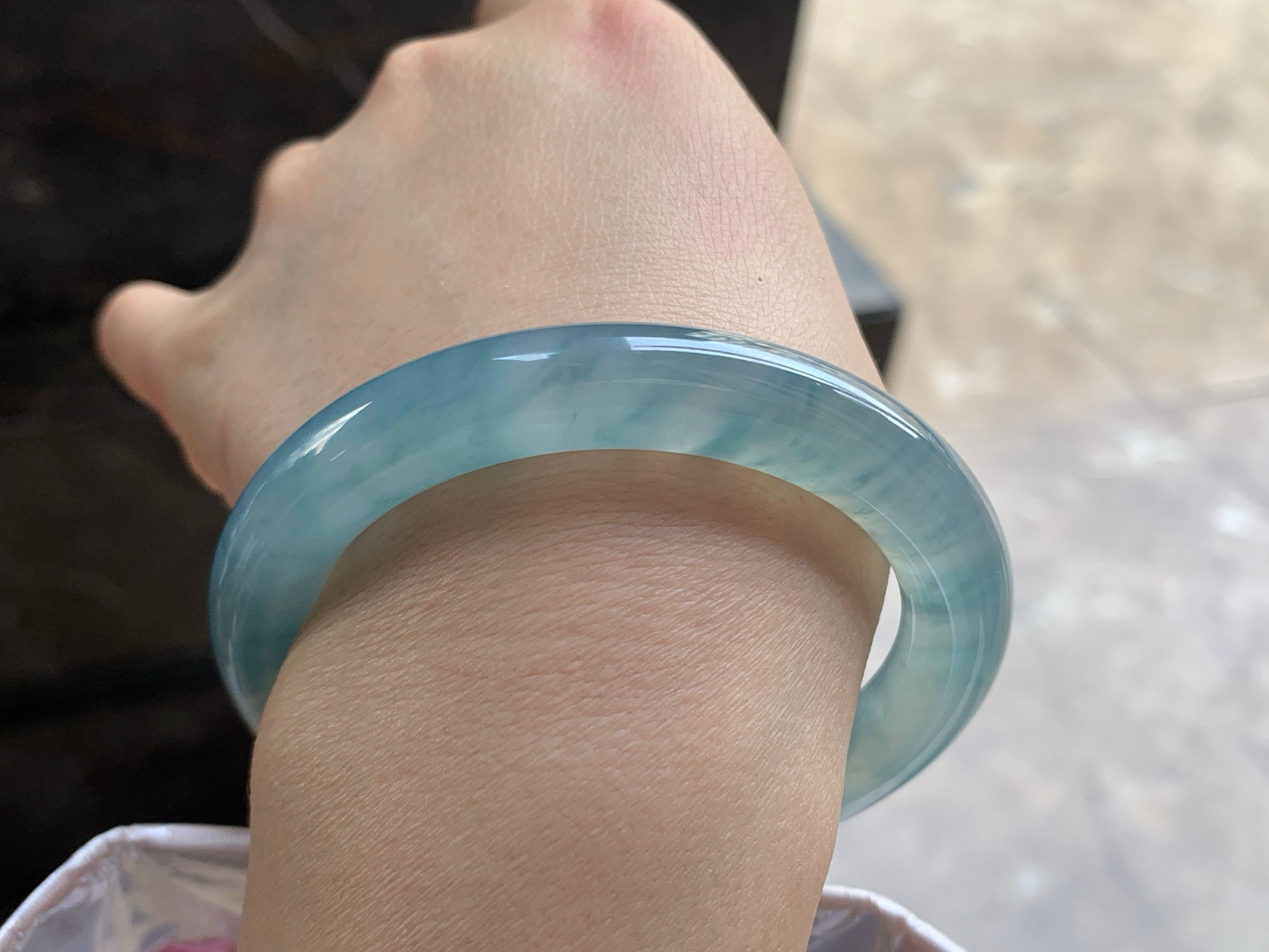 54.5-10.2

冰蓝圆条手镯^_^鲜艳