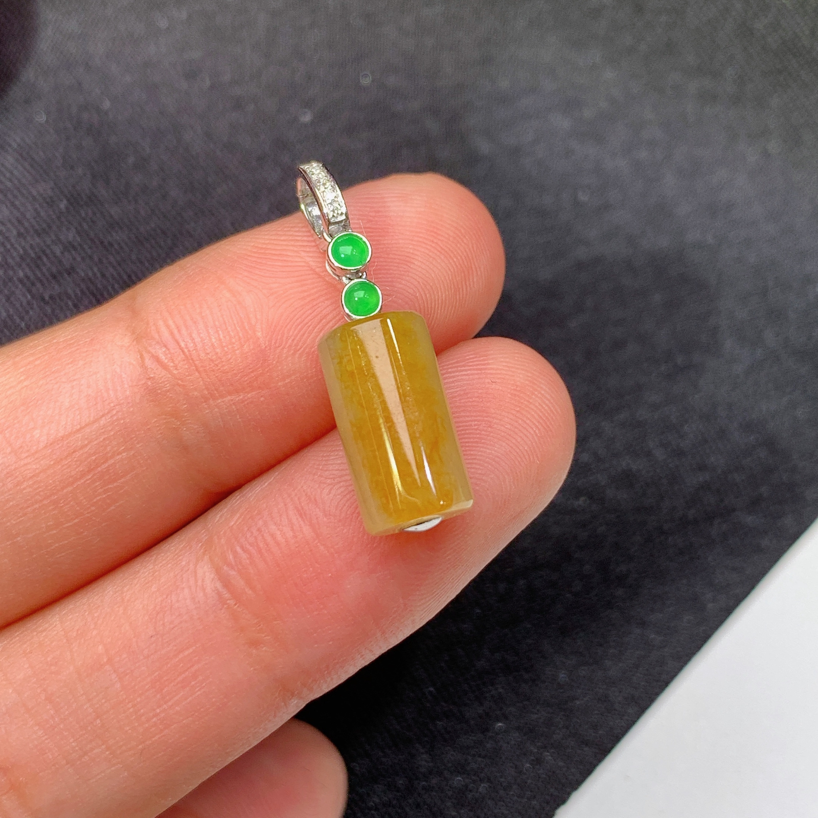 冰黄翡路路通吊坠，18k金镶嵌，冰润鲜艳，种水足，Zha 尺寸11.6*6.3