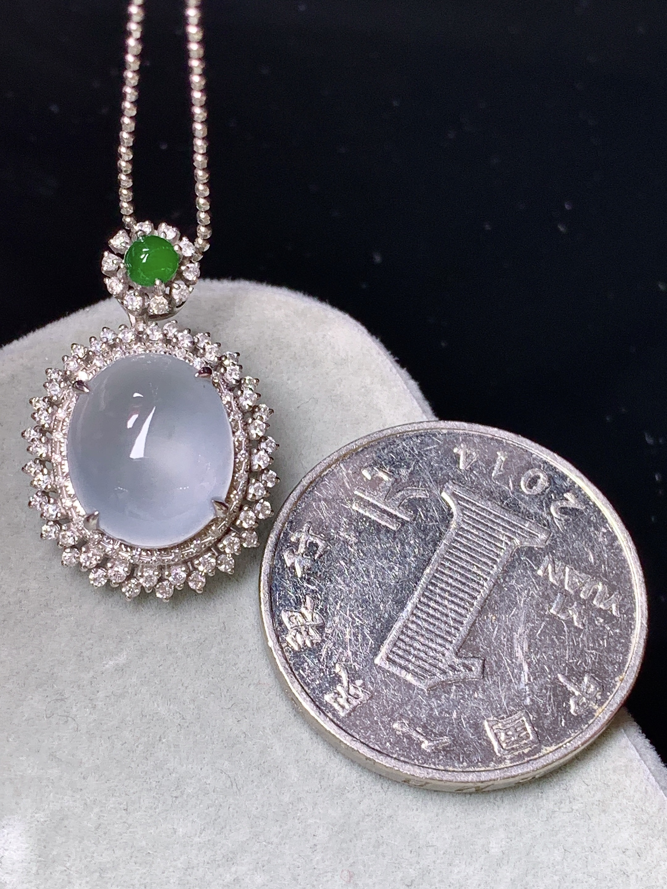 18k金钻镶嵌冰种蛋面吊坠 玉质细腻 色泽艳丽清新 水润亮眼 整体尺寸24.5*16.2*10m5