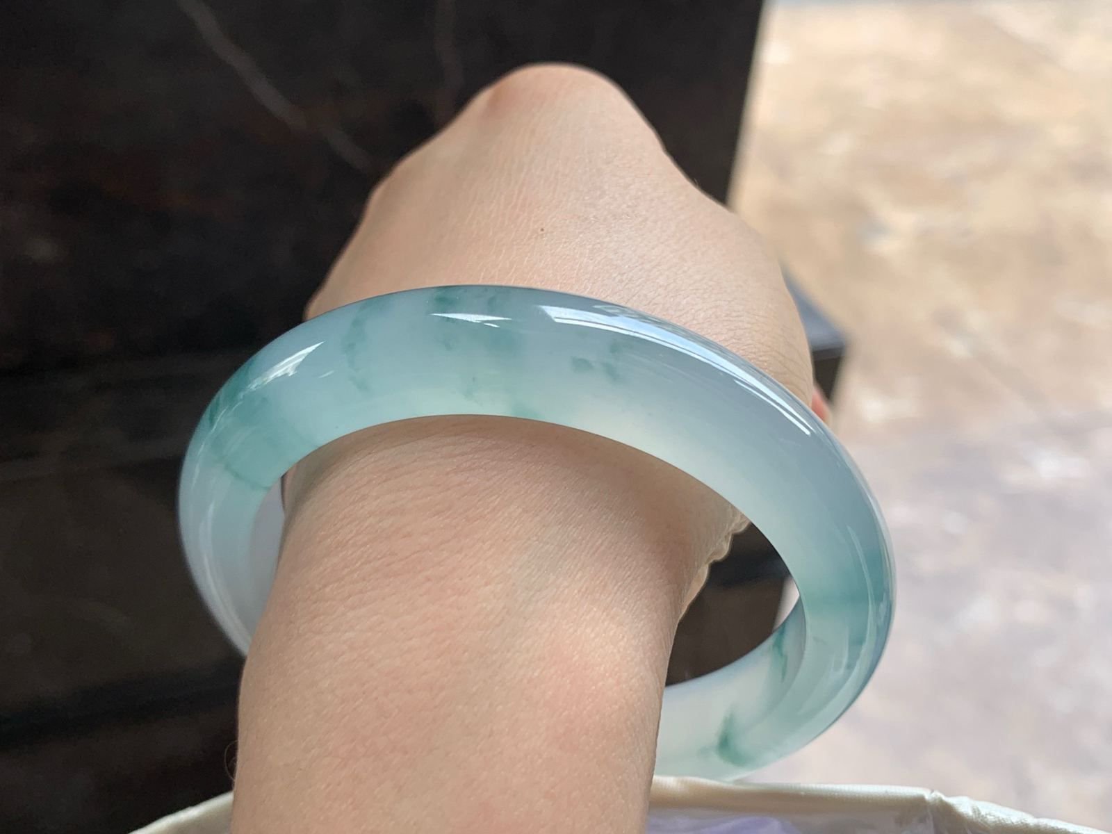 57.5-12.5-9mm

蓝花手镯^_^水润