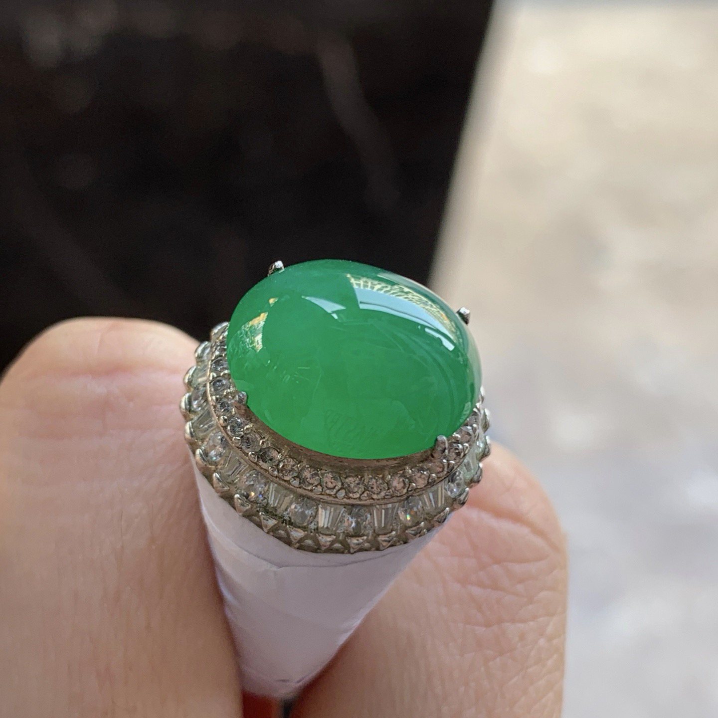 阳绿色戒面^_^色阳 玉质温润