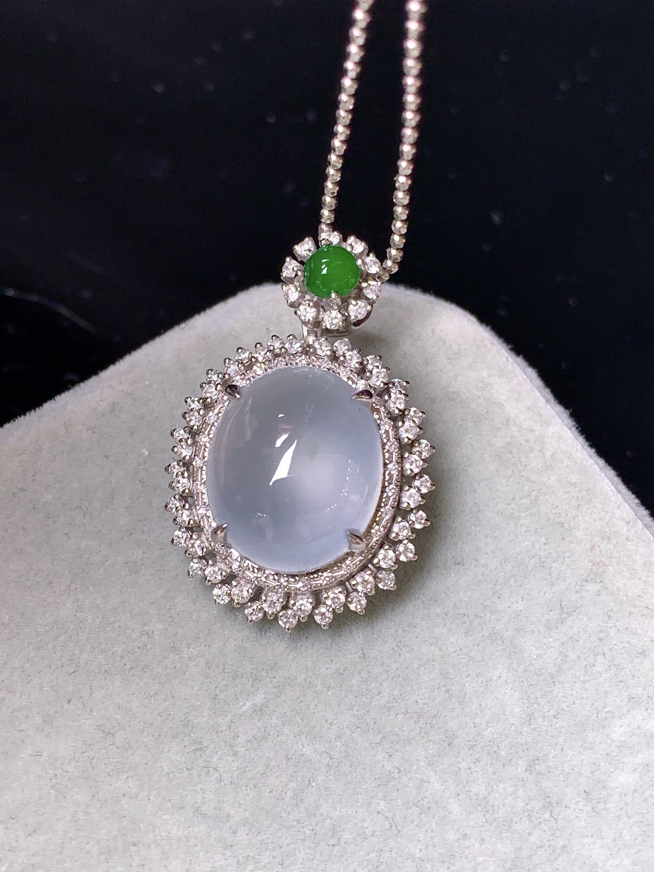 18k金钻镶嵌冰种蛋面吊坠 玉质细腻 色泽艳丽清新 水润亮眼 整体尺寸24.5*16.2*10m5