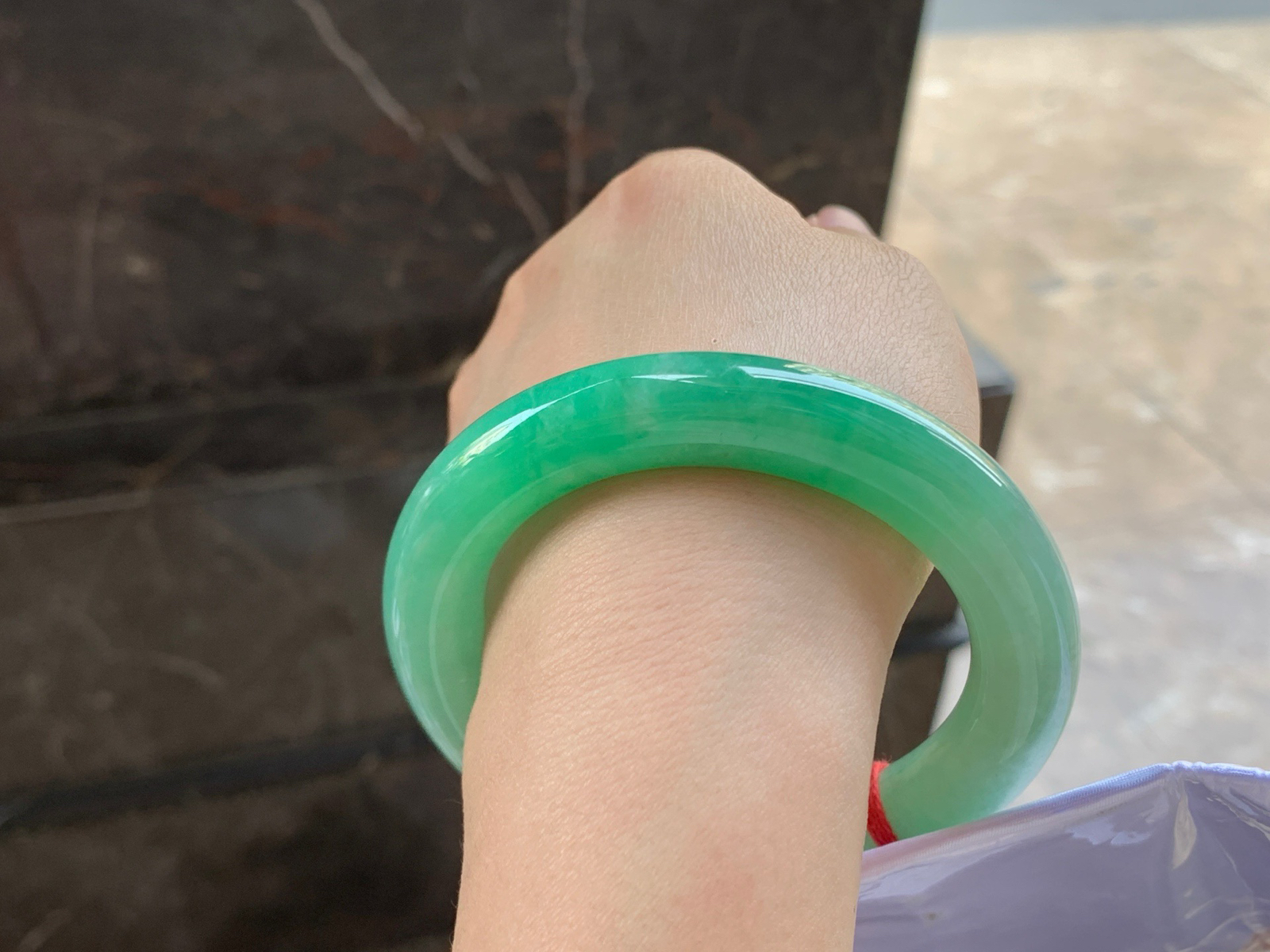 56.5-11.6

绿色圆条手镯^_^鲜艳 浓郁