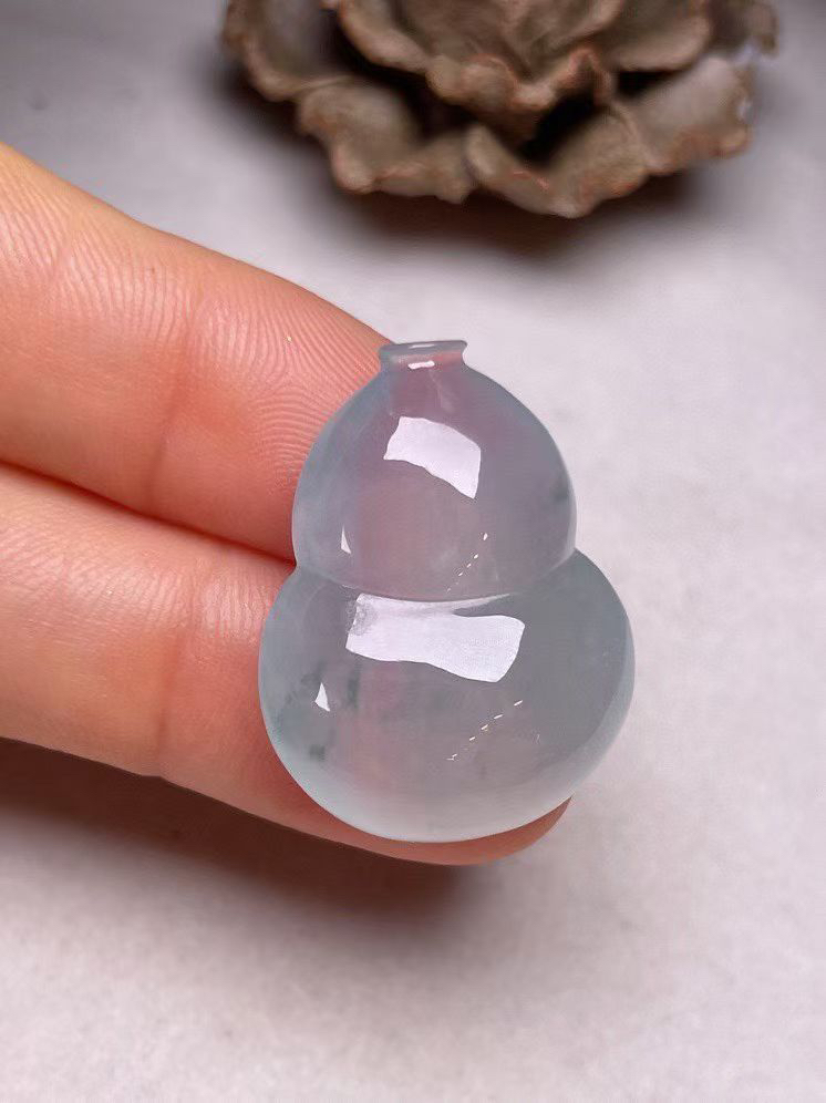 冰种飘花【葫芦】吊坠，种水好，玉质细腻 ，卖相好‘