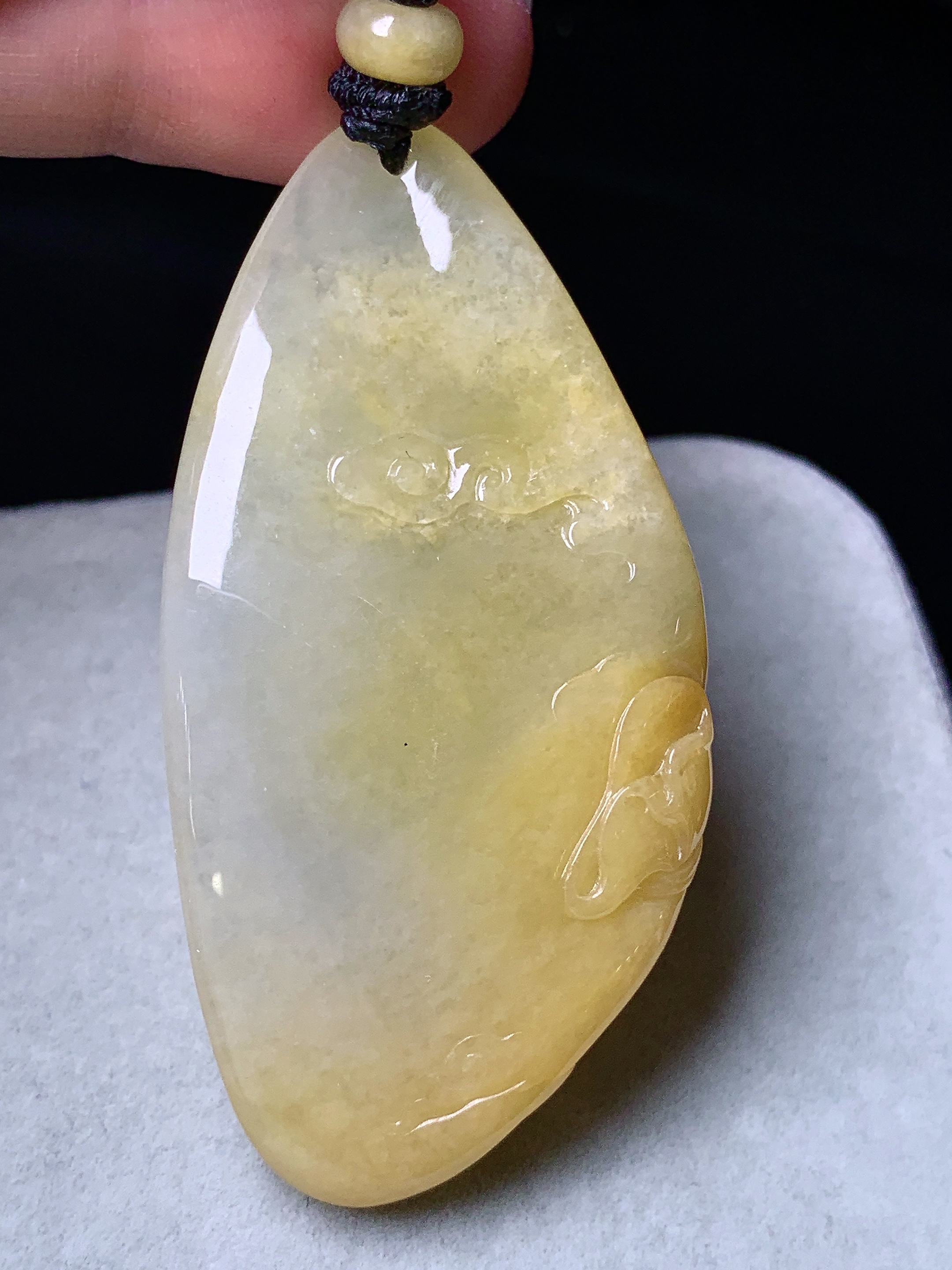 黄翡逍遥佛公吊坠 玉质细腻 色泽艳丽清新 水润亮眼 整体尺寸57.8*29.2*16.3L1