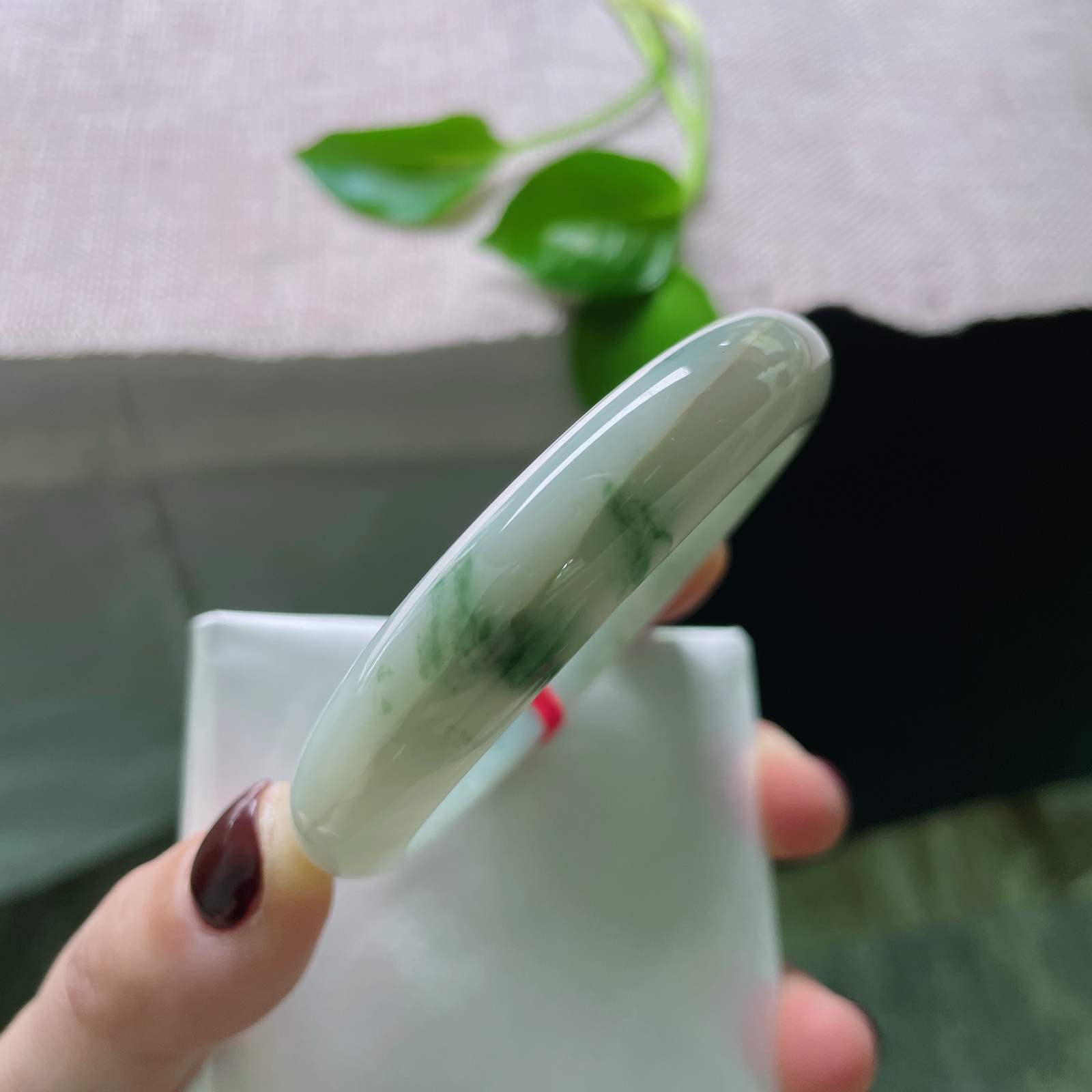 54/12.1/7，飘花正圈，水润细腻，花影摇曳生姿，佩戴经典，竖纹，