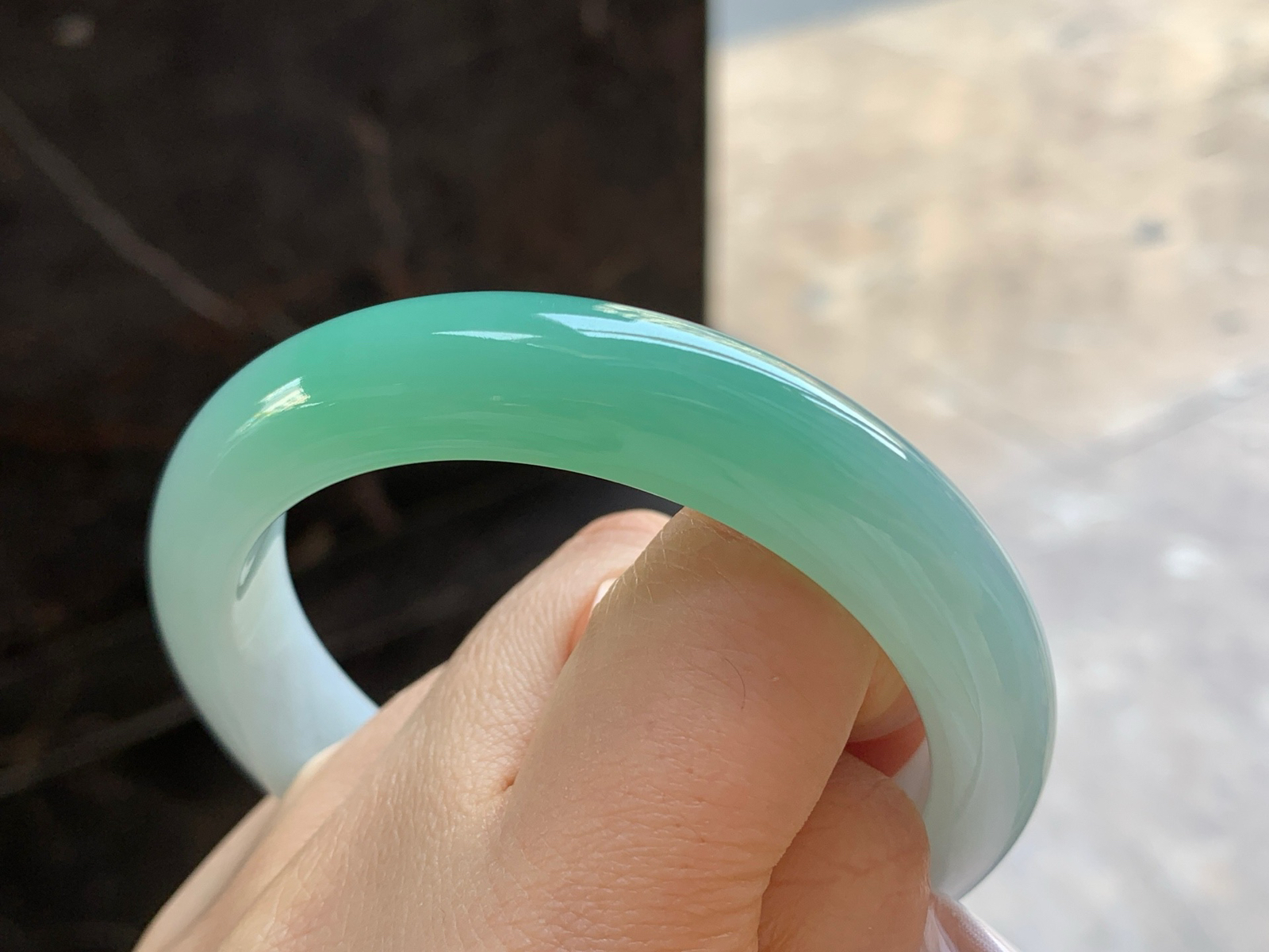 57-12.5-8.9

晴绿手镯^_^鲜艳 玉质温润